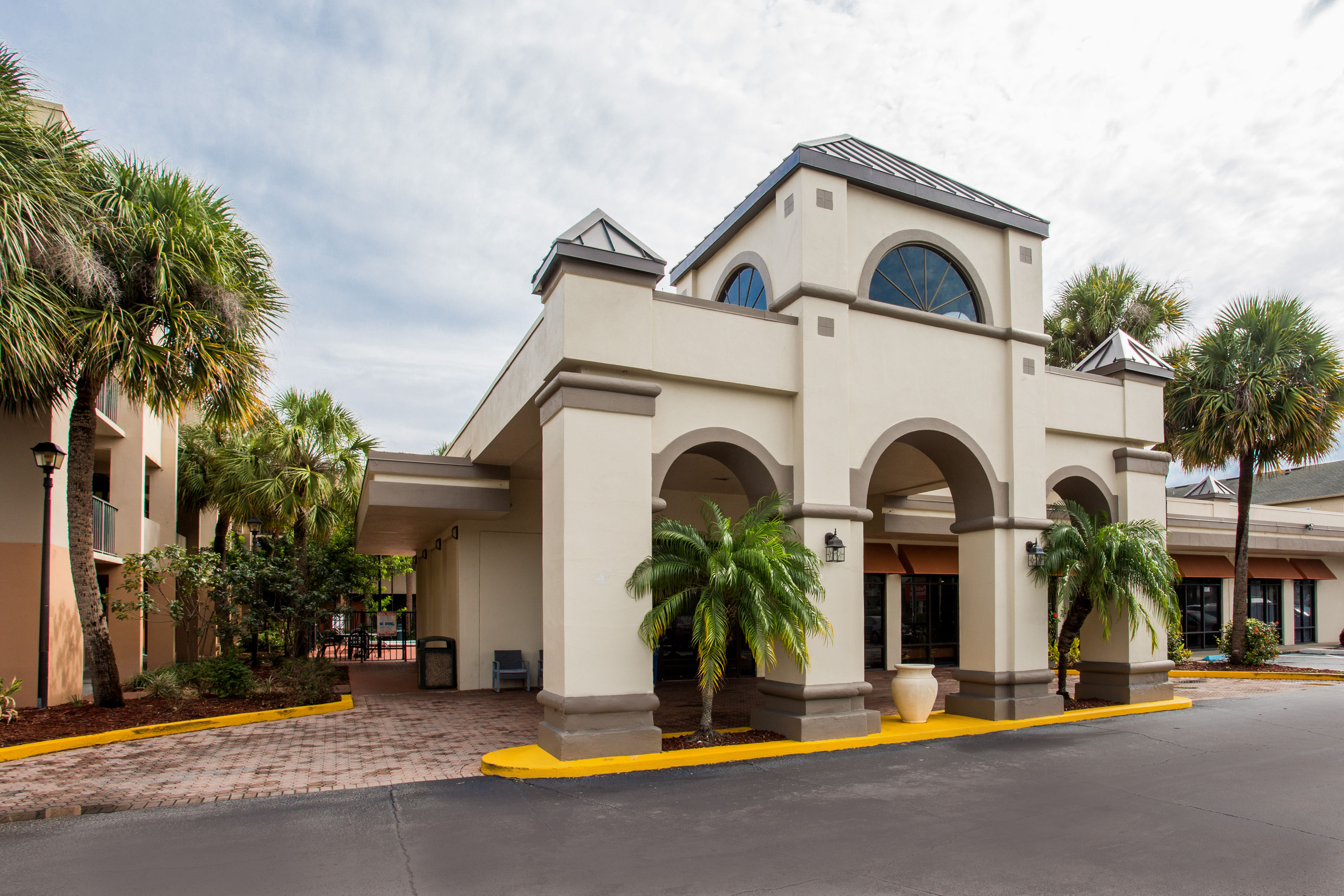 Days inn suites by wyndham orlando airport orlando fl hotels