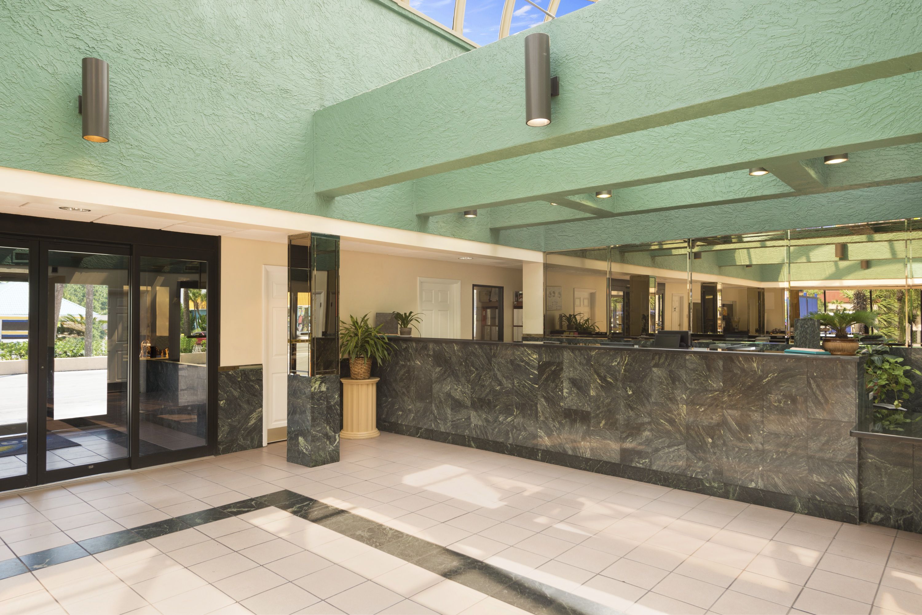 Days Inn By Wyndham Panama City Beach Ocean Front Panama