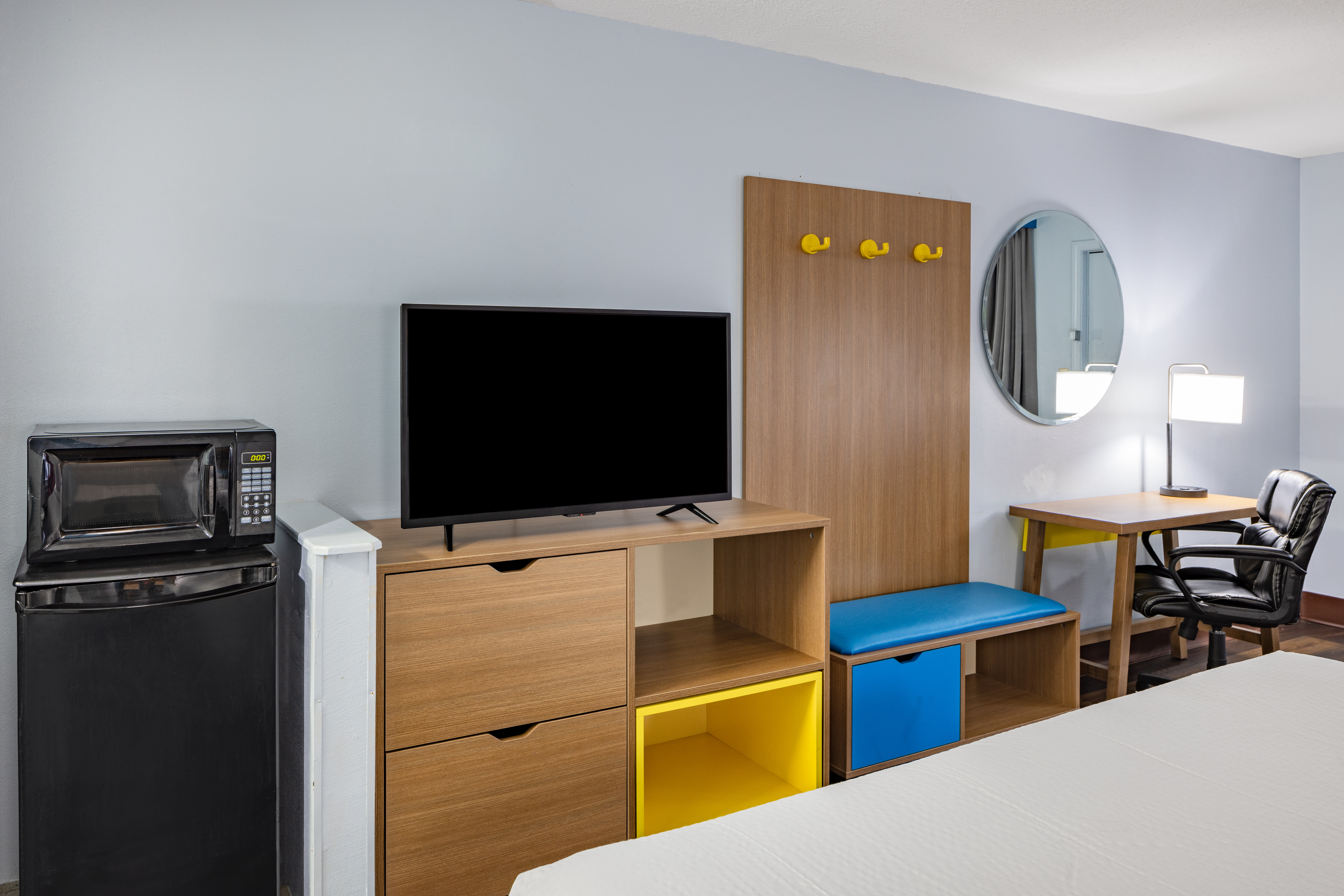 Guest room at the Days Inn by Wyndham Pensacola I-10 in Pensacola, Florida