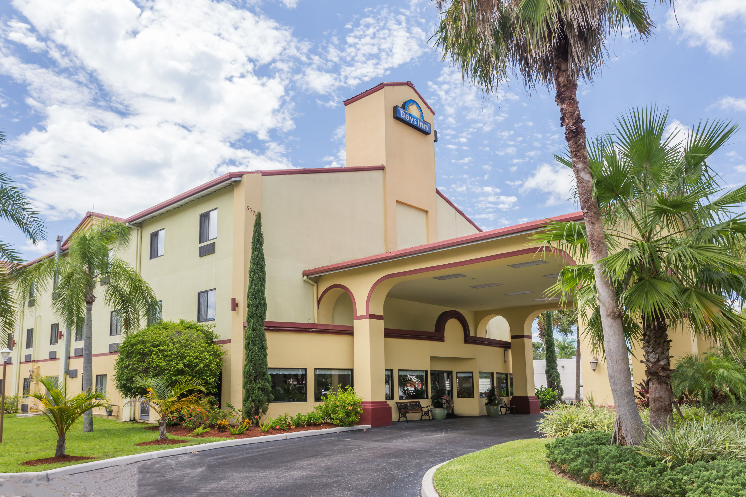 Days Inn By Wyndham Sarasota Siesta Key Sarasota Fl Hotels