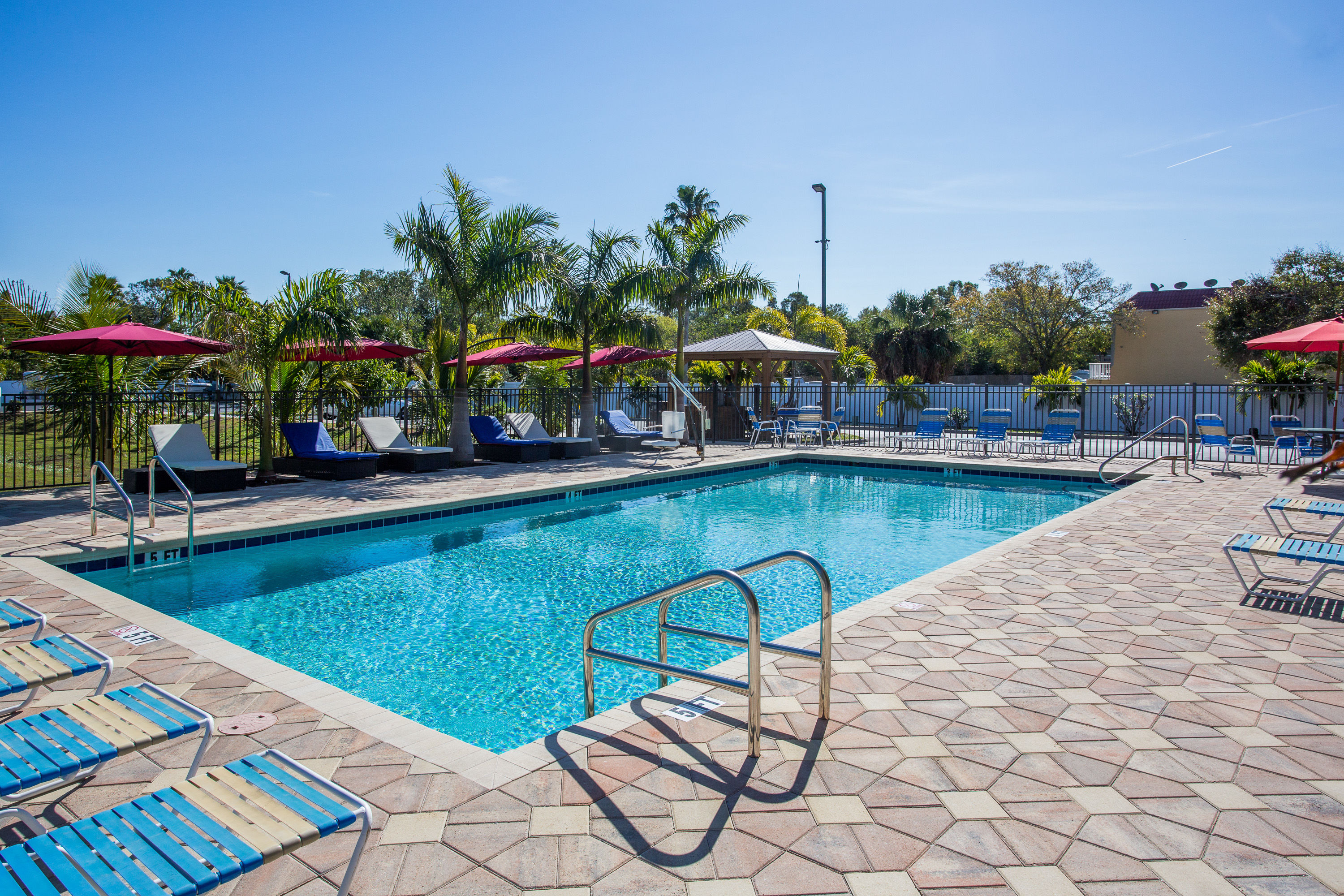 Days Inn By Wyndham Sarasota Bay Sarasota Fl Hotels