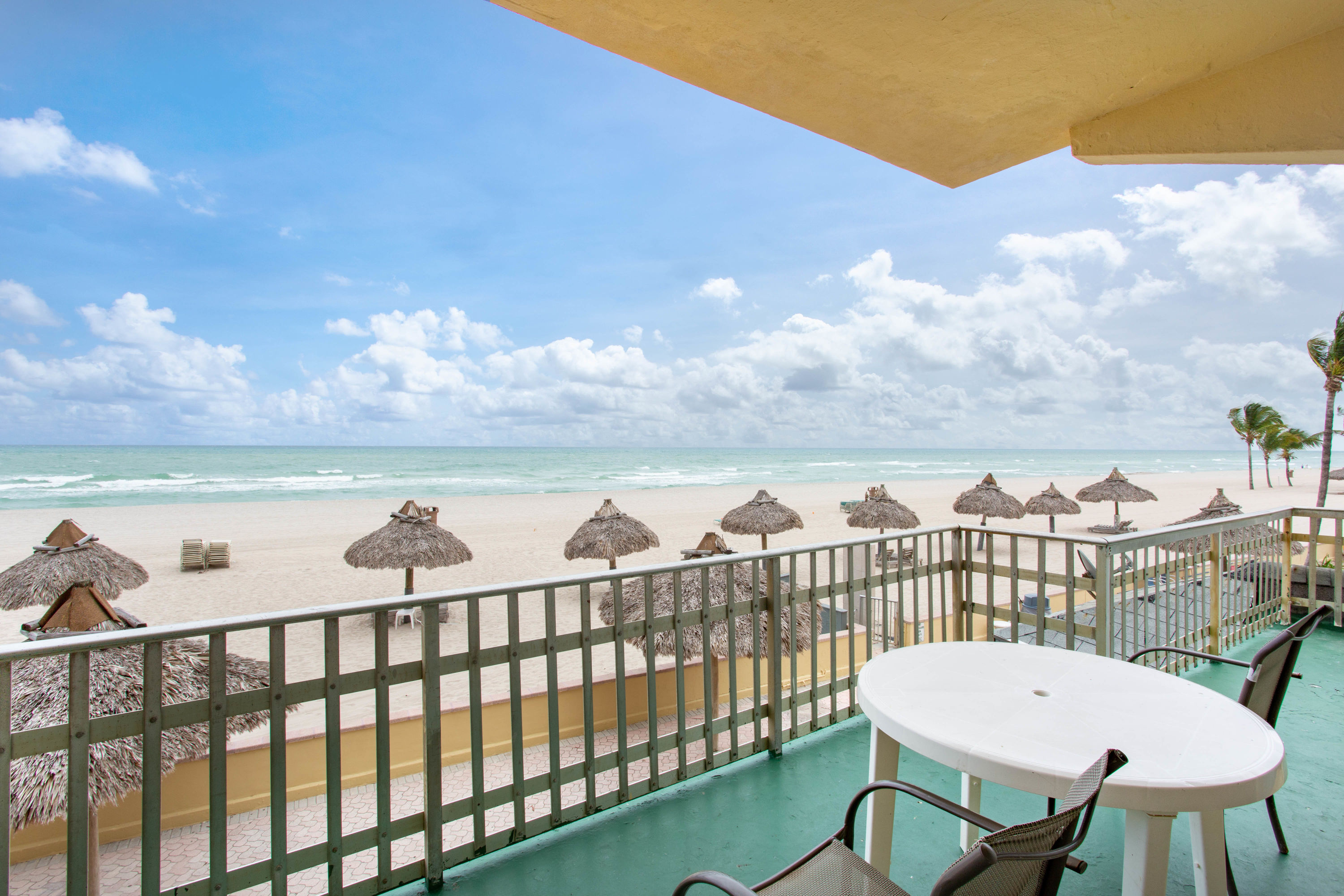 Days Hotel By Wyndham Thunderbird Beach Resort Sunny