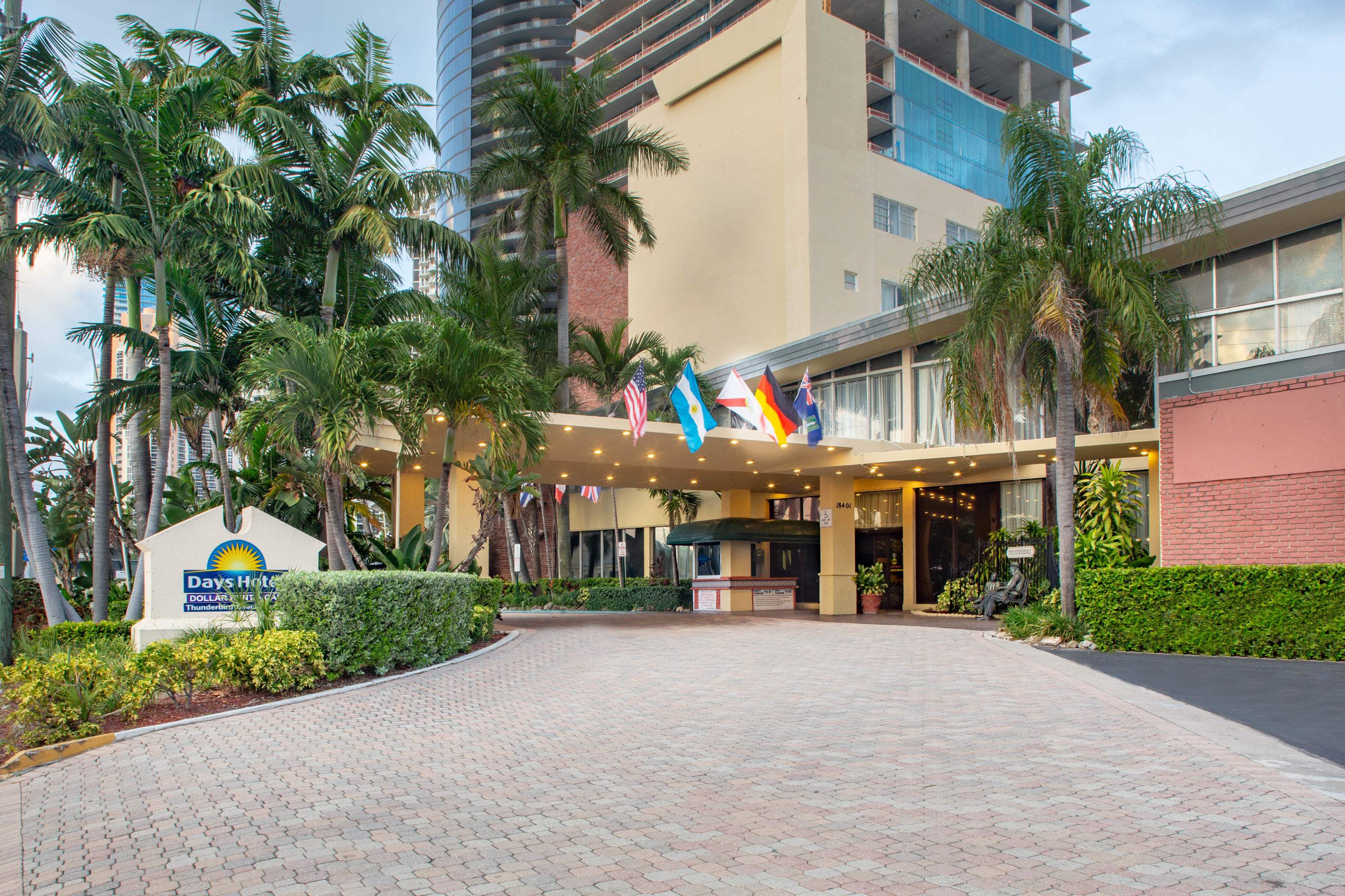 Days Hotel By Wyndham Thunderbird Beach Resort Sunny