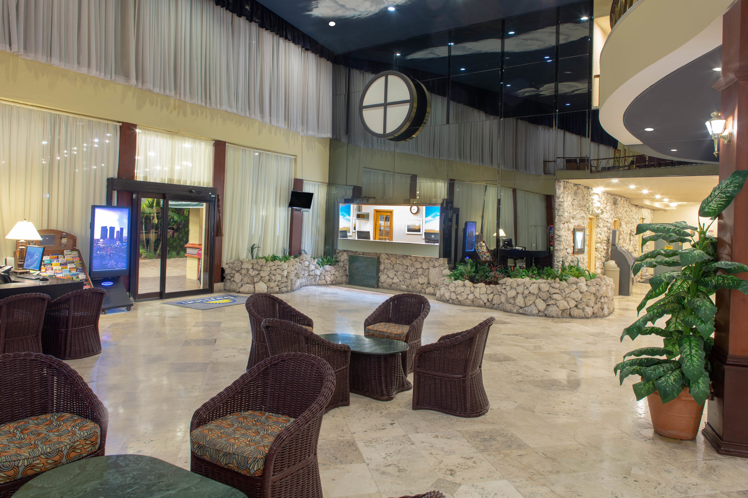 Days Hotel By Wyndham Thunderbird Beach Resort Sunny