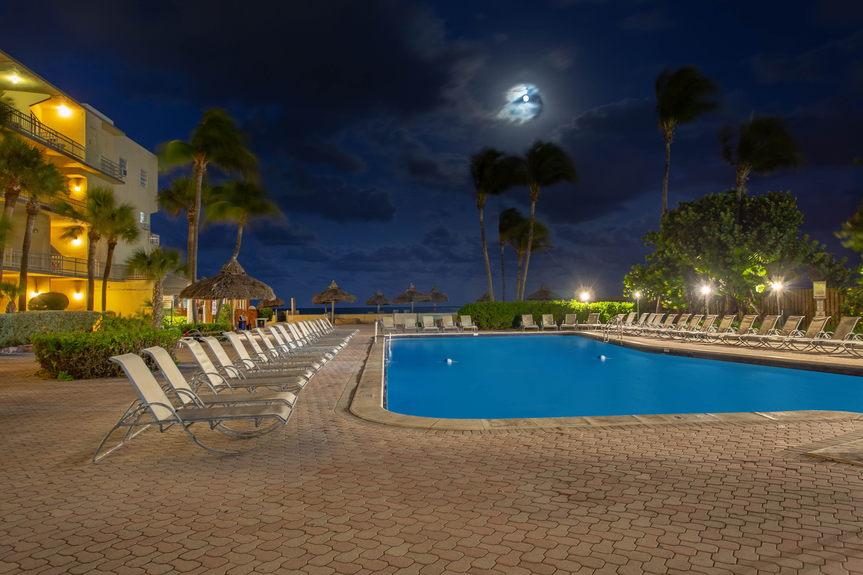 Days Hotel By Wyndham Thunderbird Beach Resort Sunny