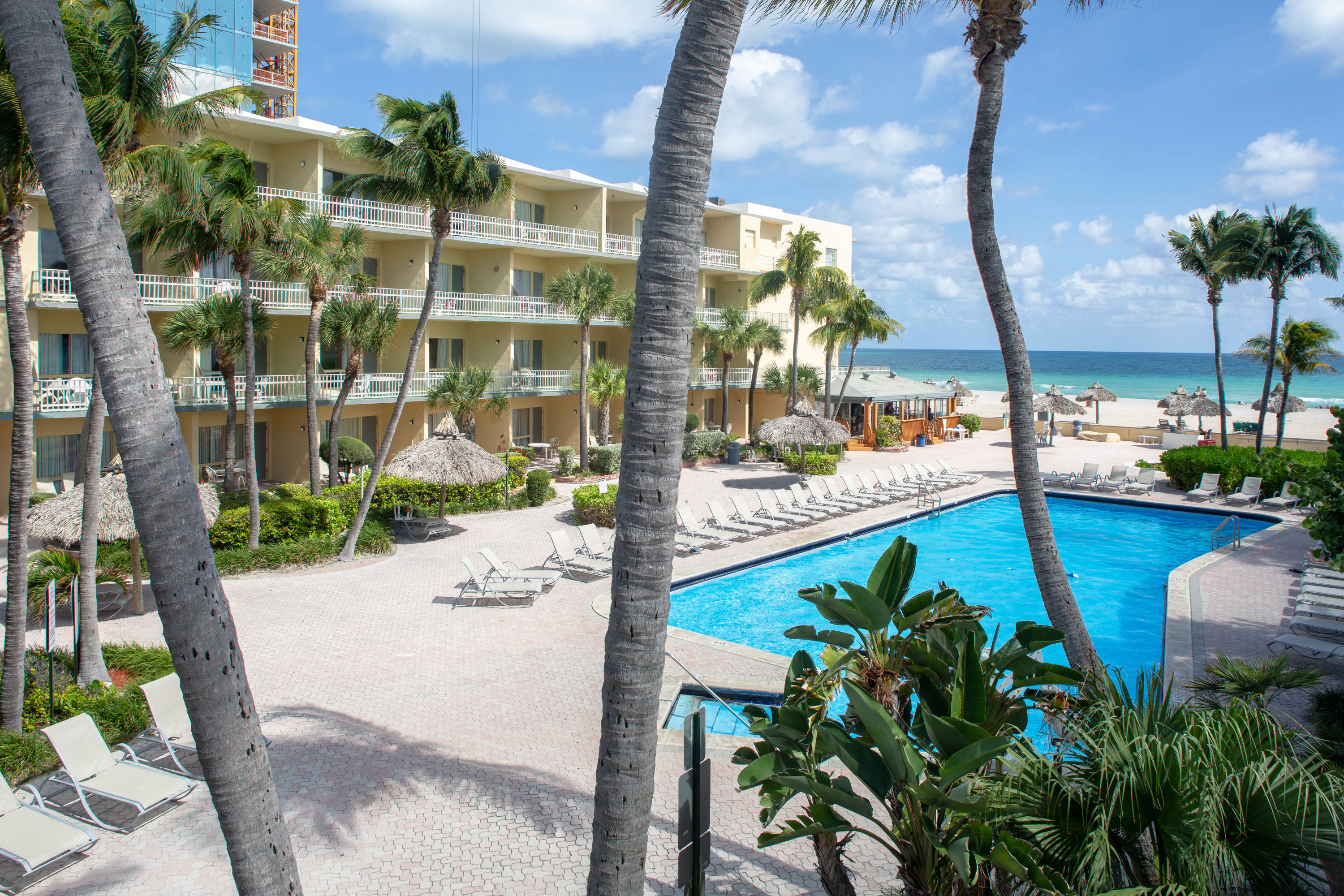 Days Hotel By Wyndham Thunderbird Beach Resort Sunny