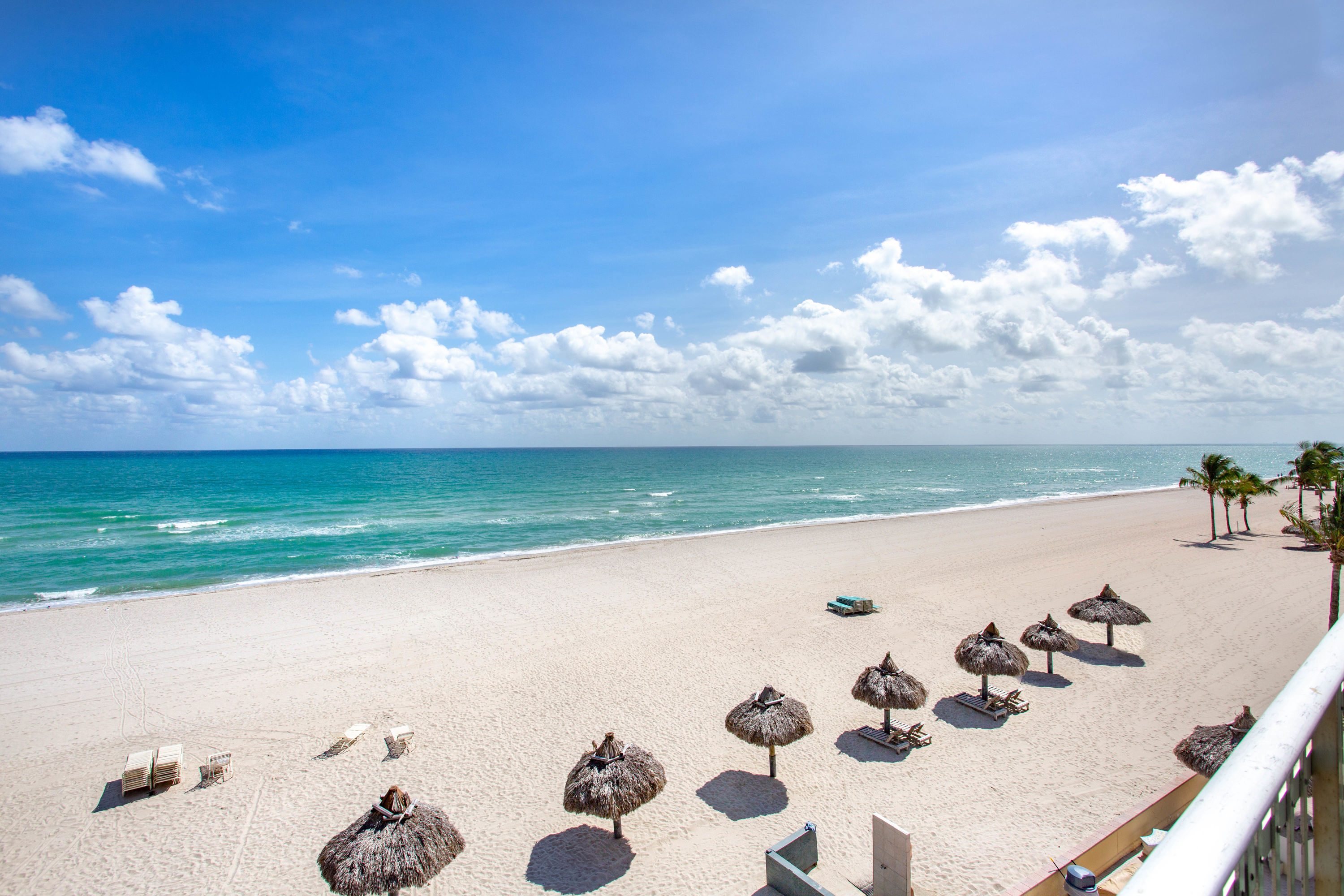 Days Hotel By Wyndham Thunderbird Beach Resort Sunny