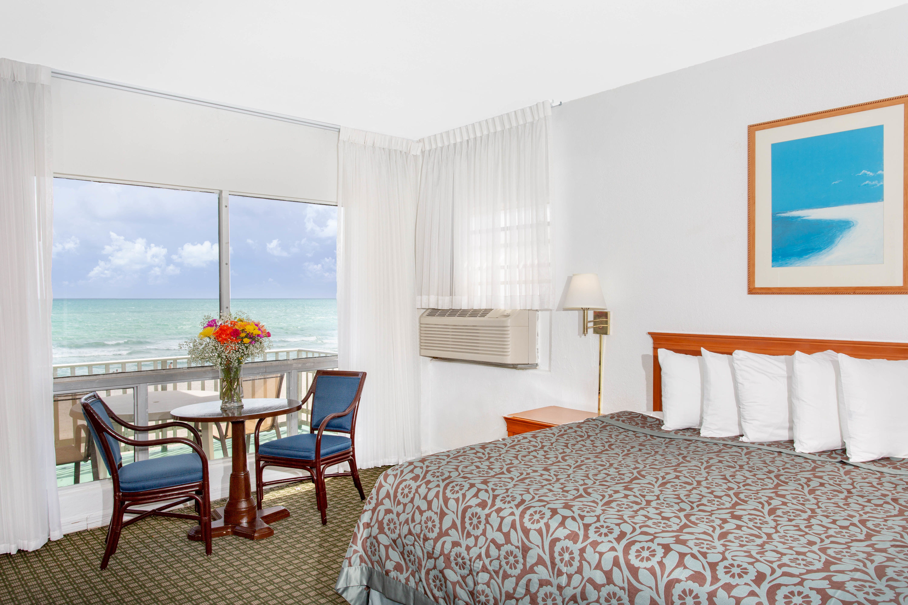 Days Hotel By Wyndham Thunderbird Beach Resort Sunny