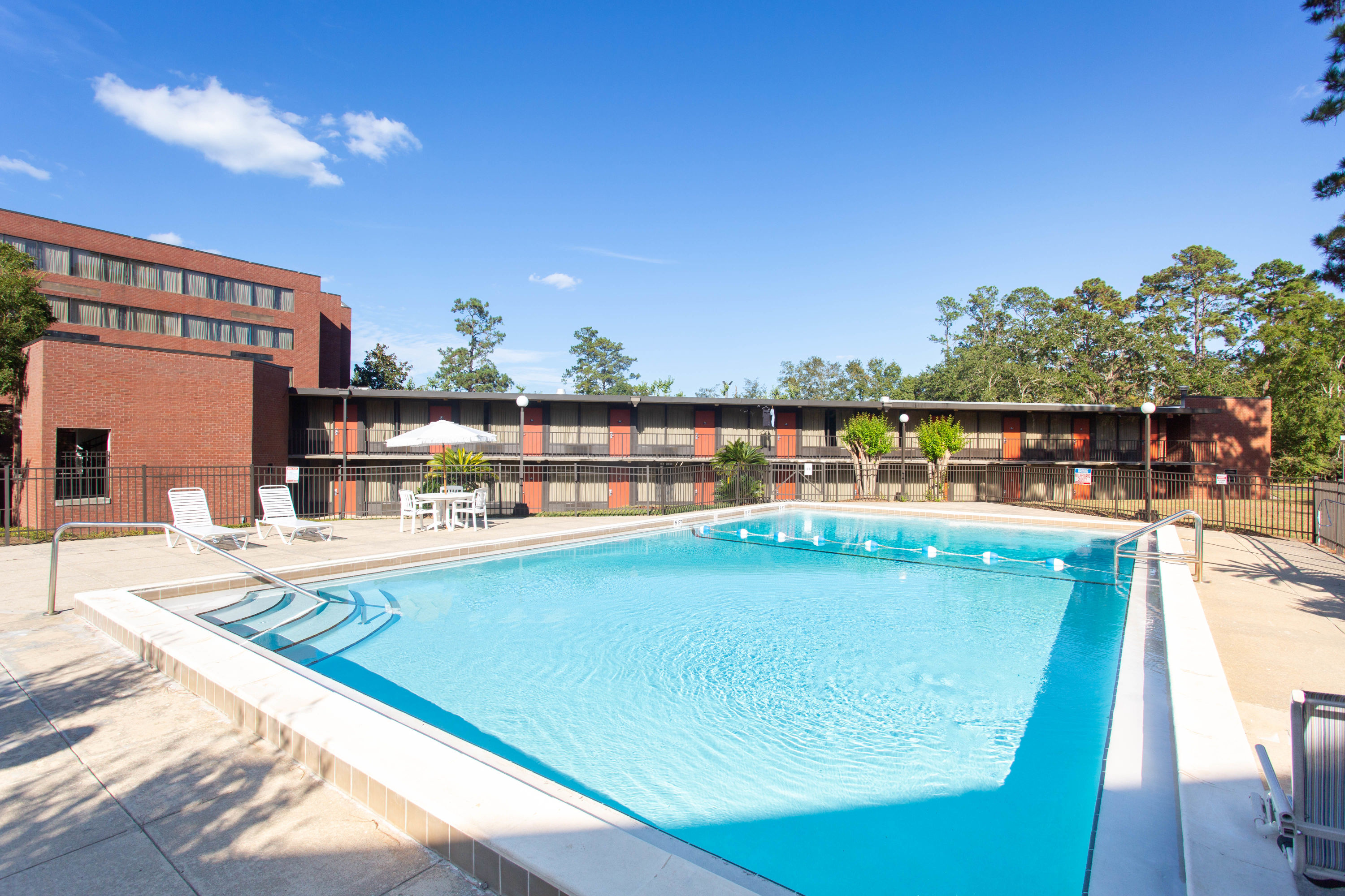 Days Inn Suites By Wyndham Tallahassee Conf Center I 10