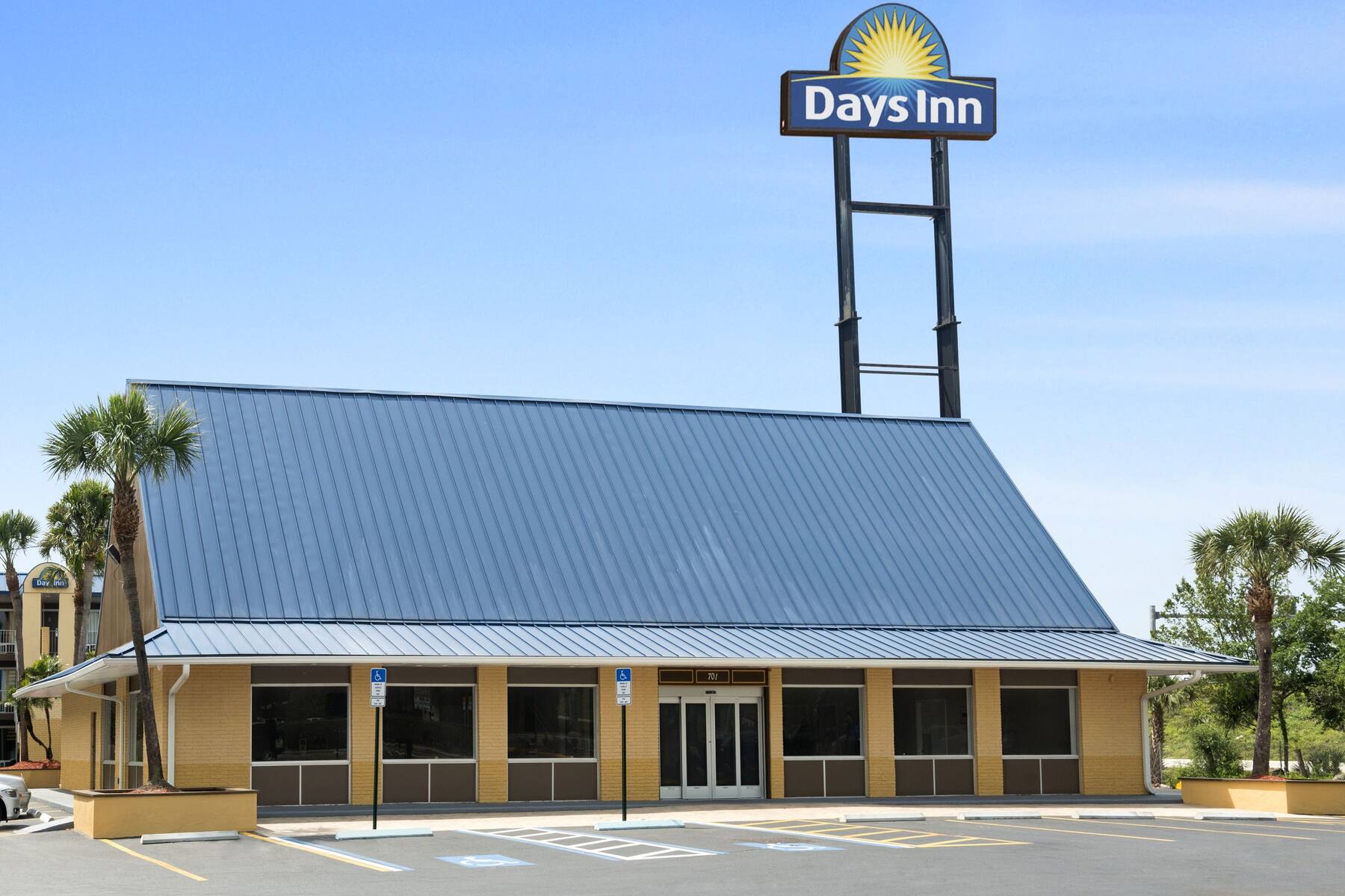 Exterior of Days Inn North Tampa Near Busch Gardens hotel in Tampa, Florida Exterior of Days Inn North Tampa Near Busch Gardens hotel in Tampa, Florida