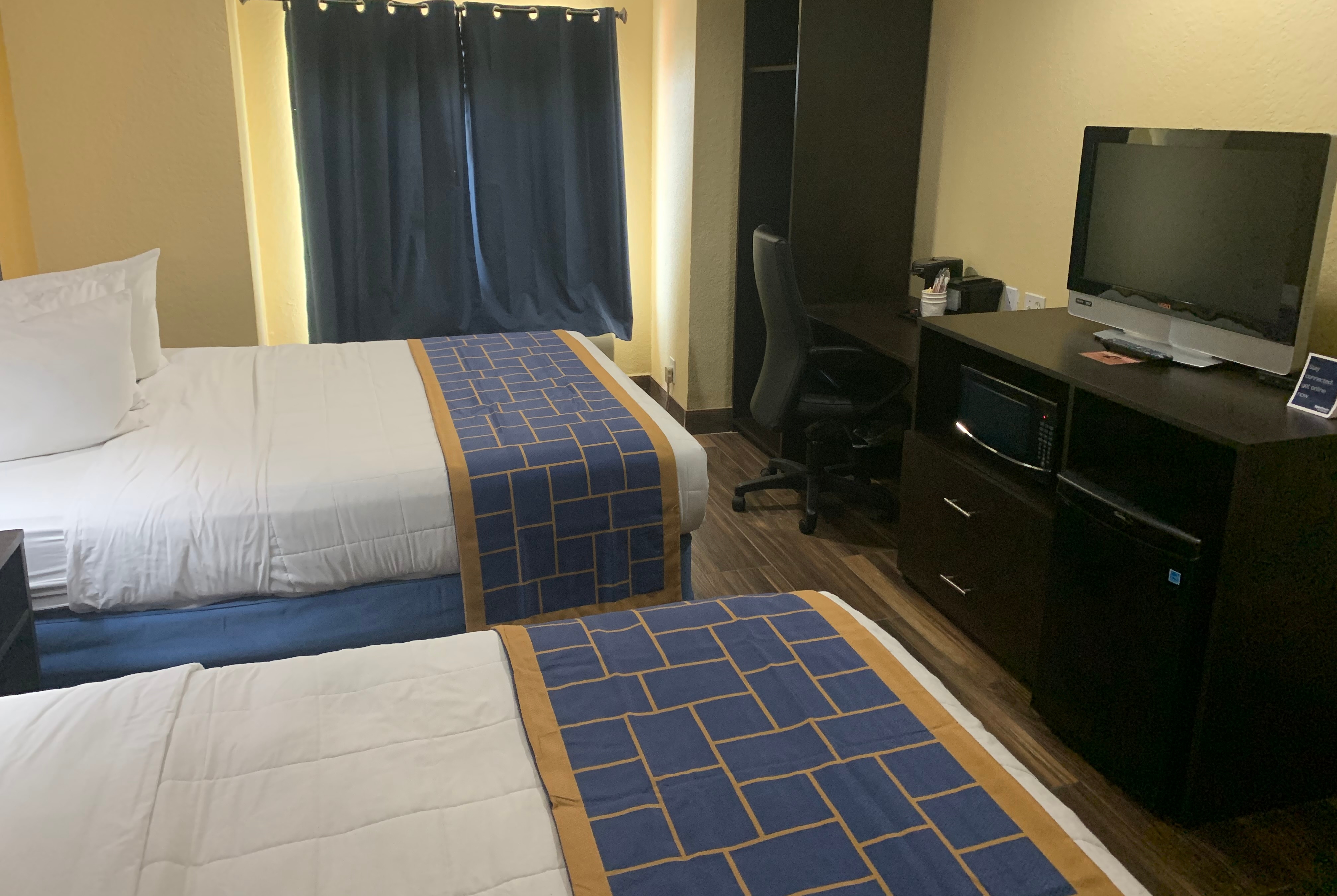 Days Inn Amp Suites By Wyndham Tampa Raymond James Stadium