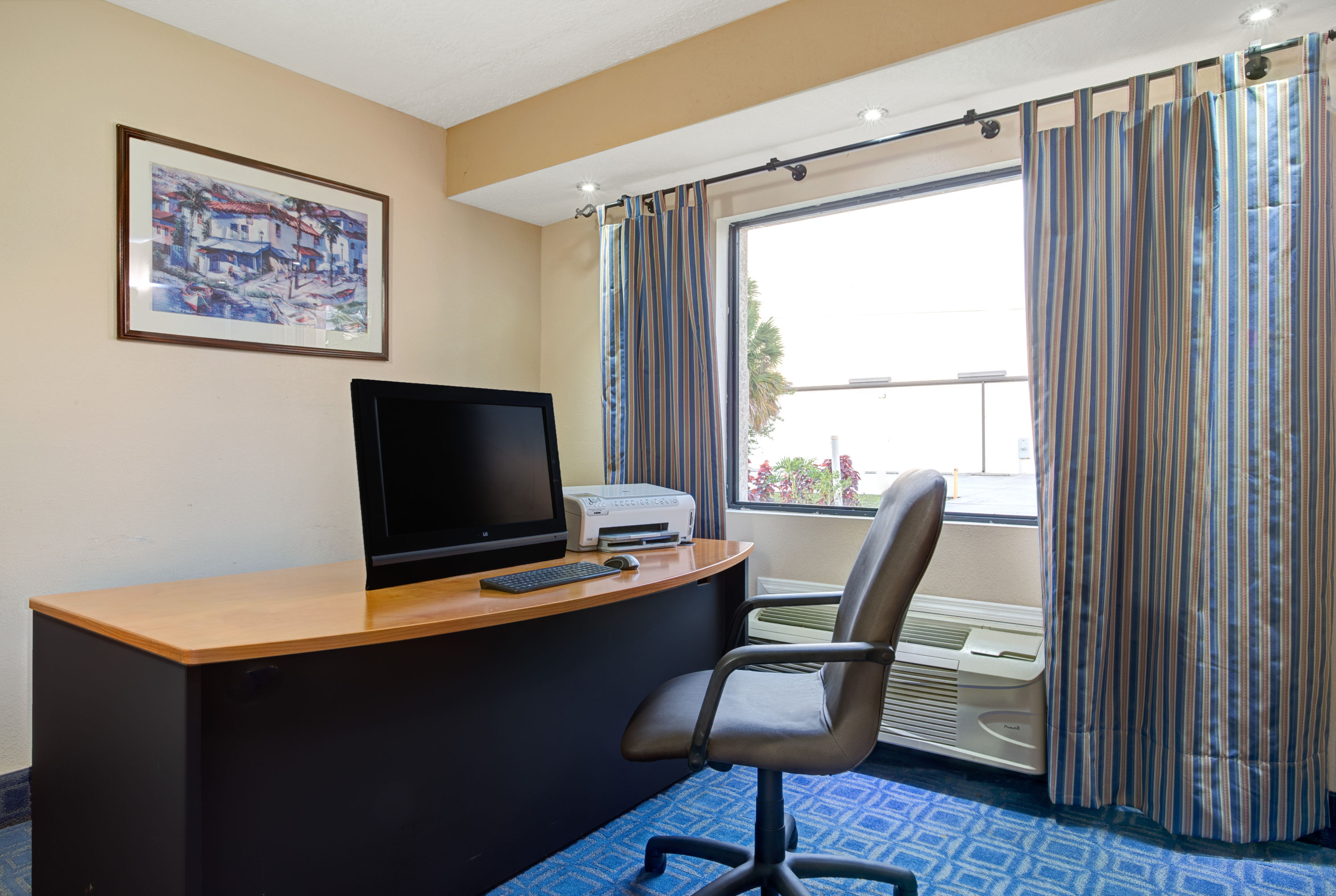 Days Inn Amp Suites By Wyndham Tampa Near Ybor City Tampa
