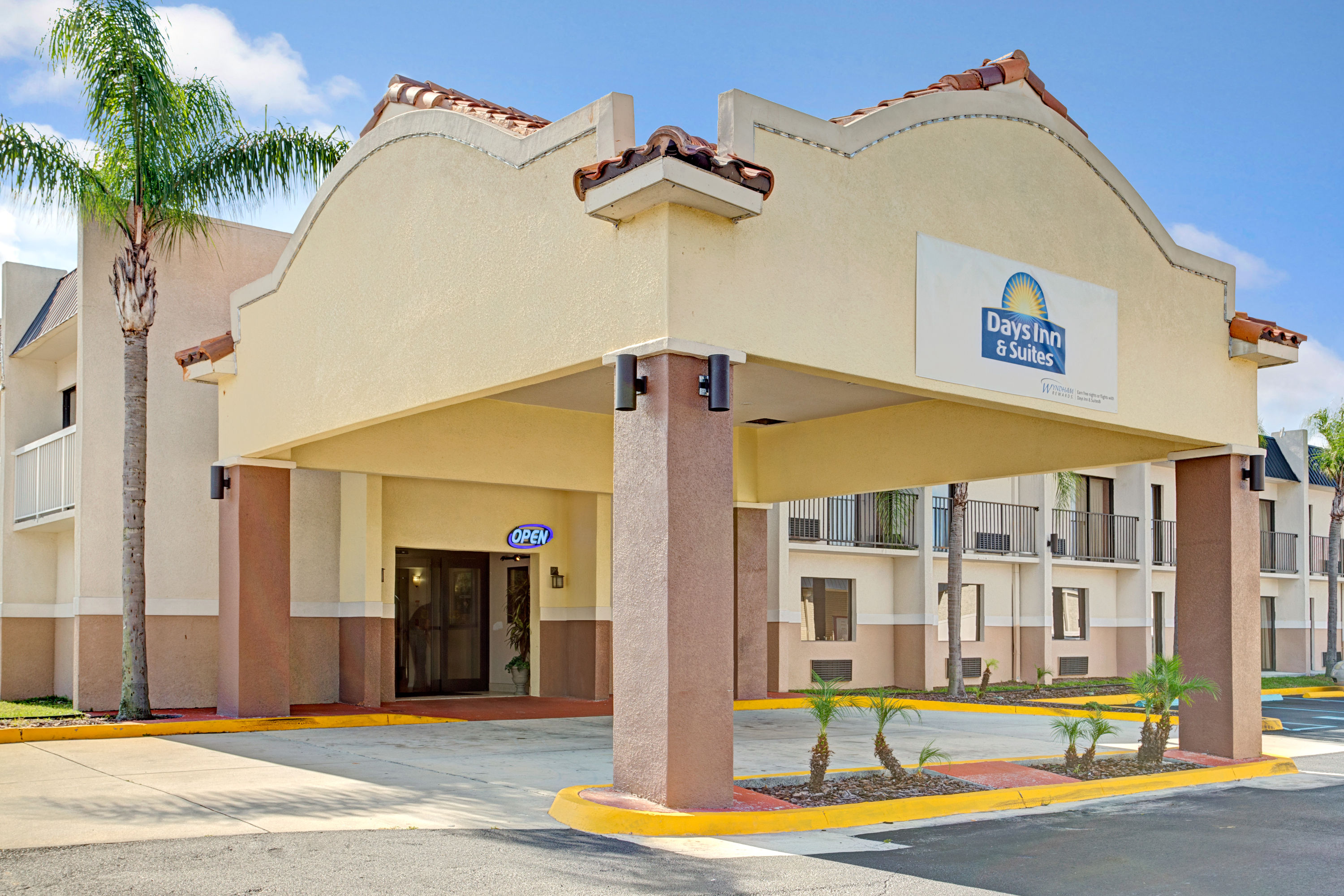 Days Inn Suites By Wyndham Tampa Near Ybor City Tampa Fl Hotels