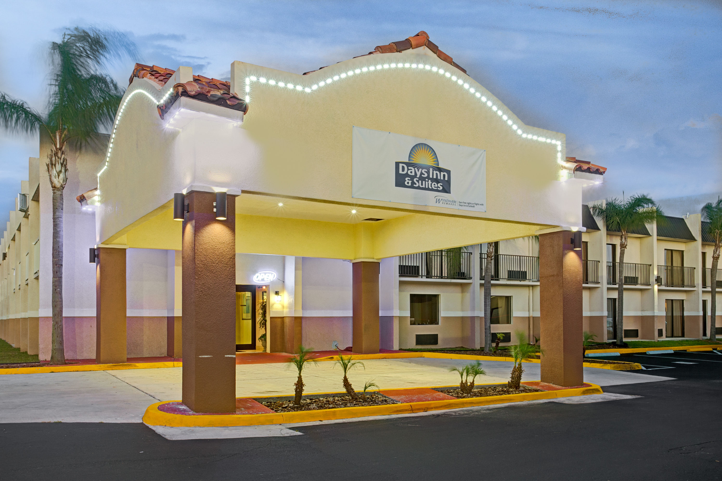 Days Inn & Suites by Wyndham Tampa near Ybor City Tampa, FL Hotels