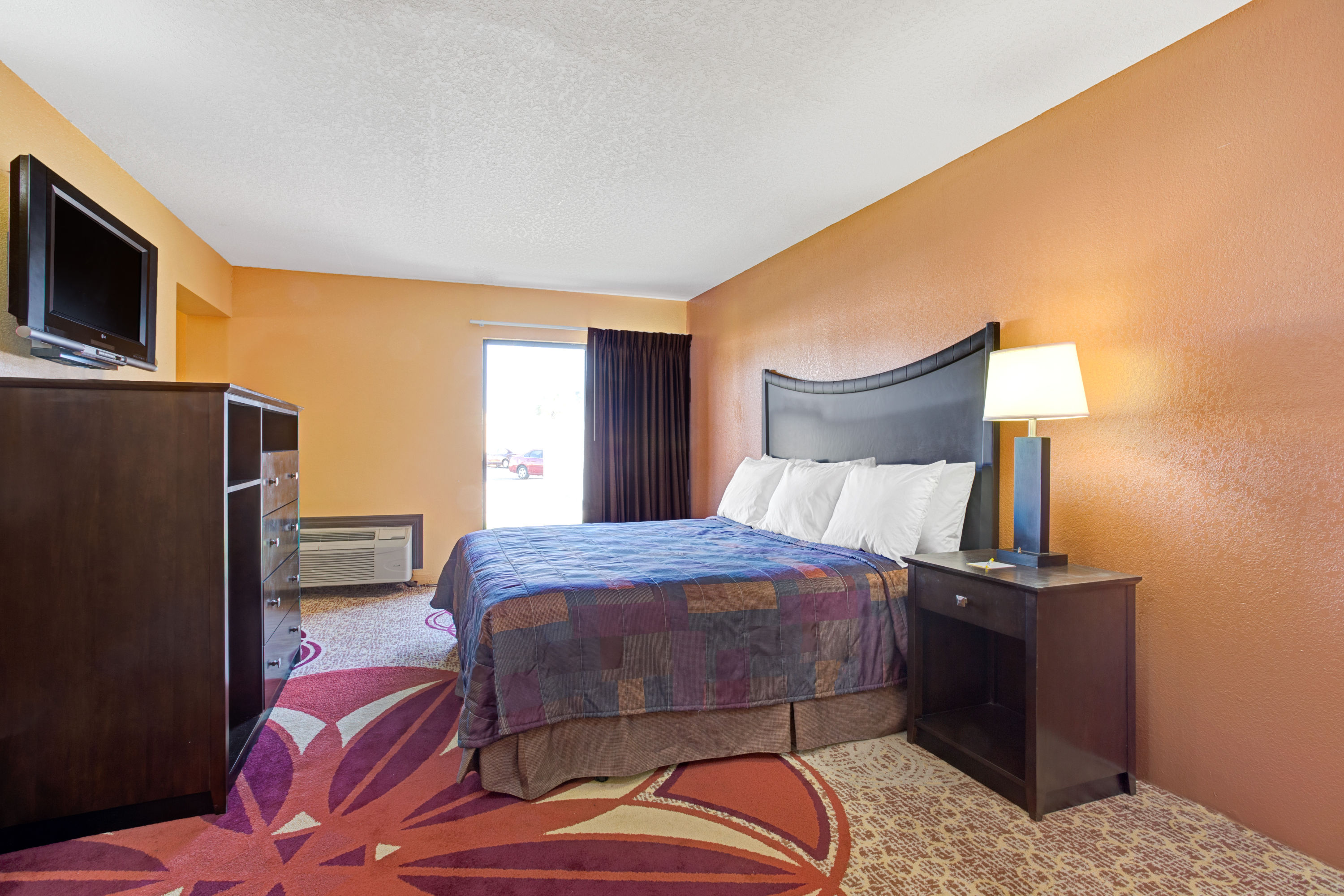 Days Inn & Suites by Wyndham Tampa near Ybor City Tampa, FL Hotels