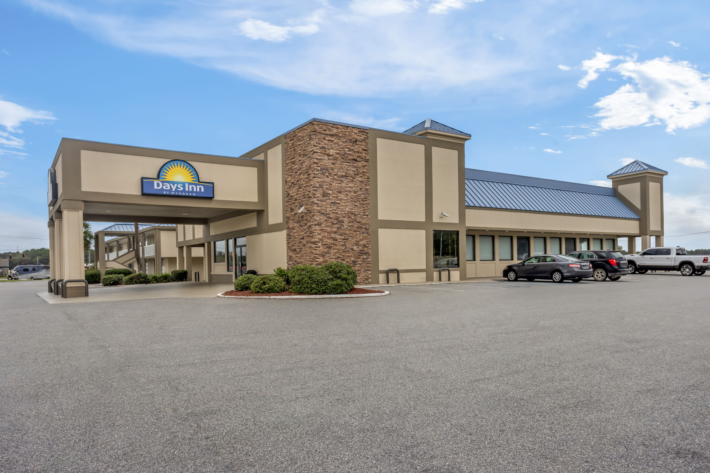 Exterior Day Image of Days Inn by Wyndham Adel I-75 hotel in Adel, Georgia
