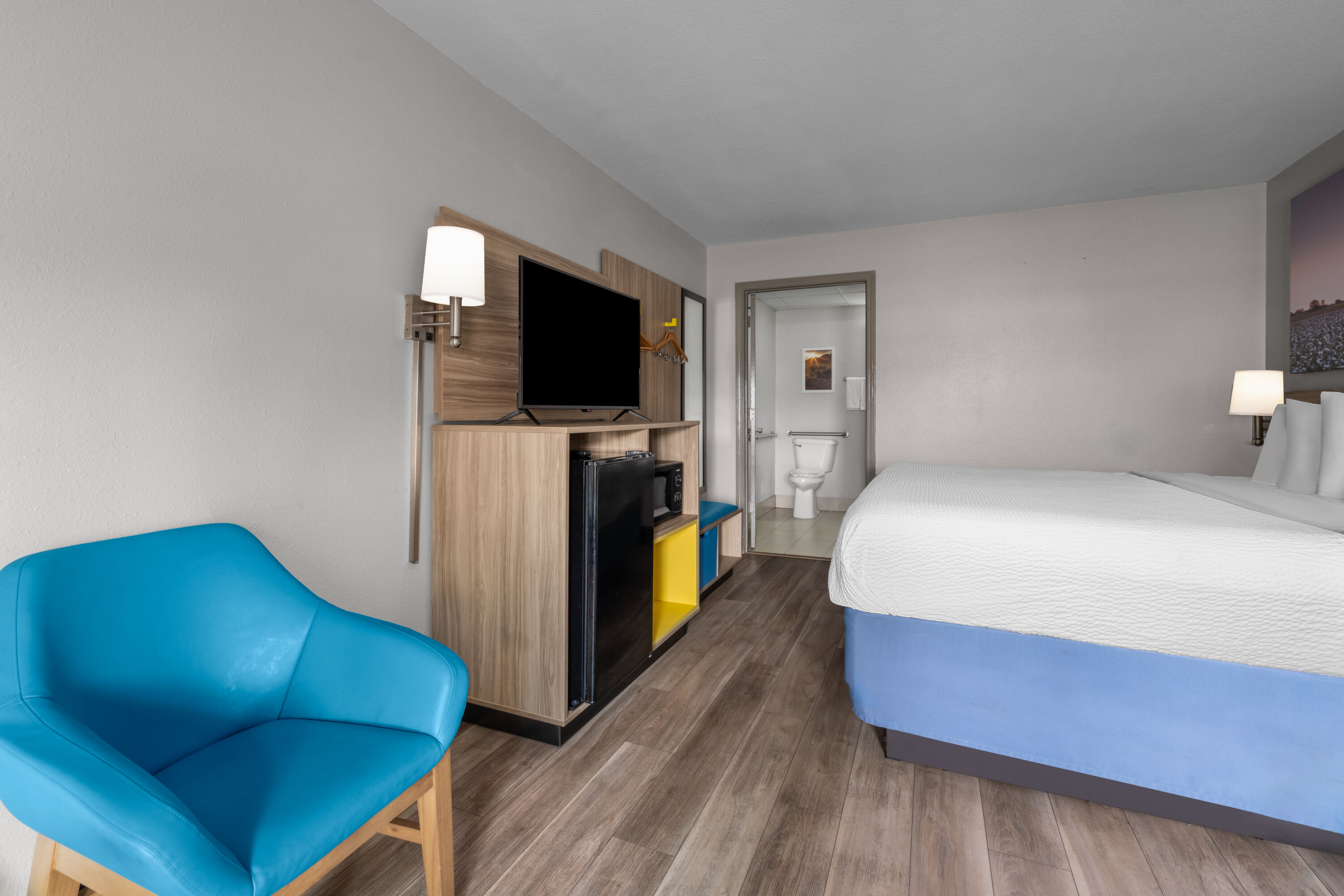 Guest room at the Days Inn by Wyndham Alma in Alma, Georgia