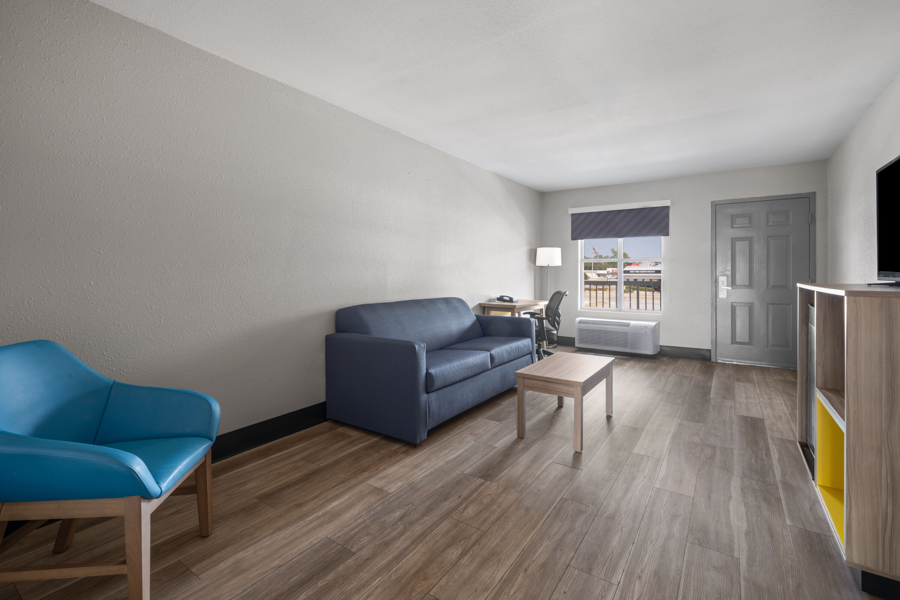 Days Inn by Wyndham Alma suite in Alma, Georgia