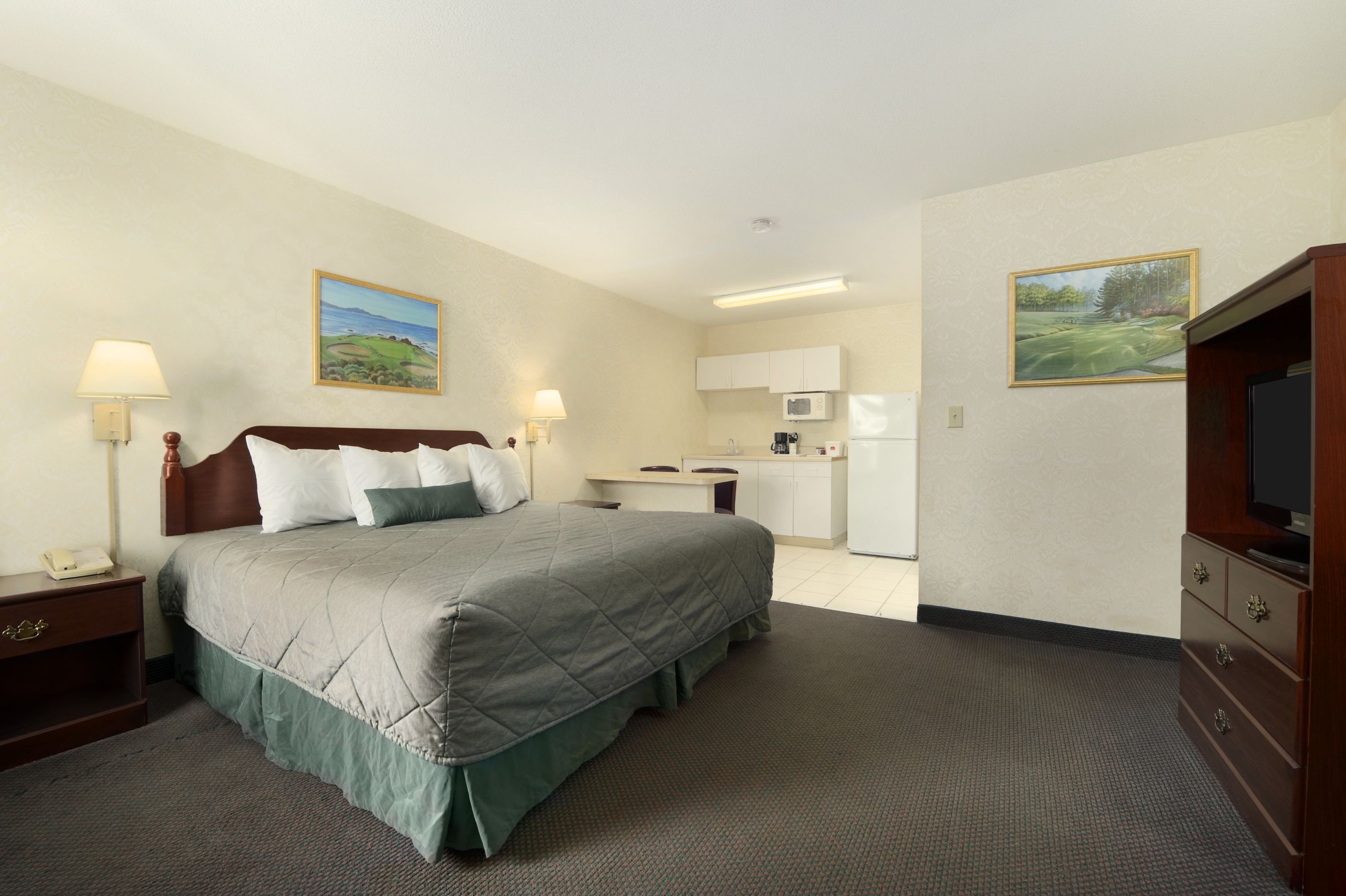 Guest room at the Days Inn by Wyndham Augusta/Fort Eisenhower in Augusta, Georgia