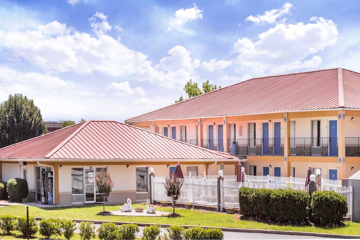 Days Inn By Wyndham Augusta Wheeler Road Augusta Ga Hotels Days Inn By Wyndham Augusta Wheeler Road Augusta Ga Hotels