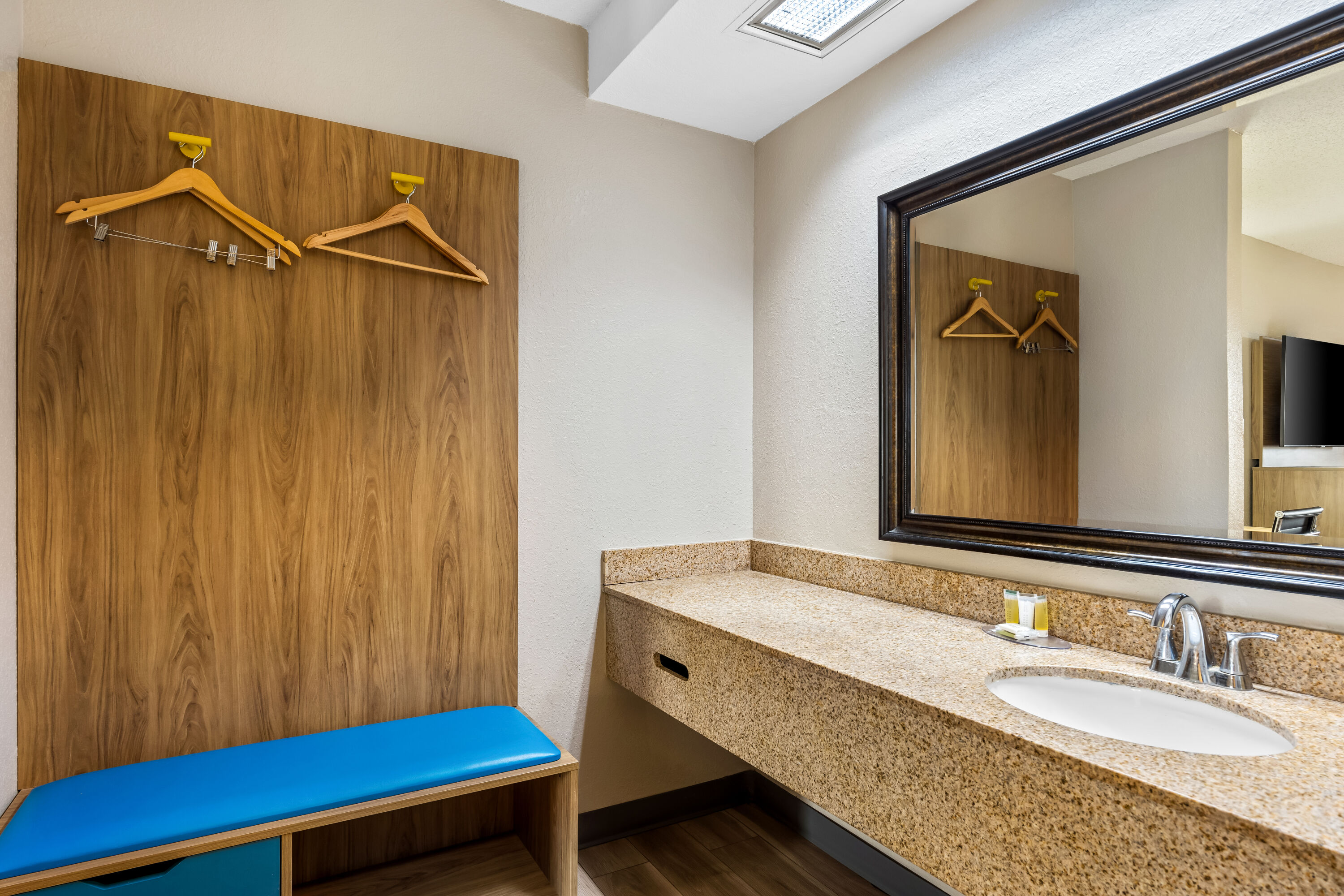 Guest room bath at the Days Inn by Wyndham Bainbridge in Bainbridge, Georgia