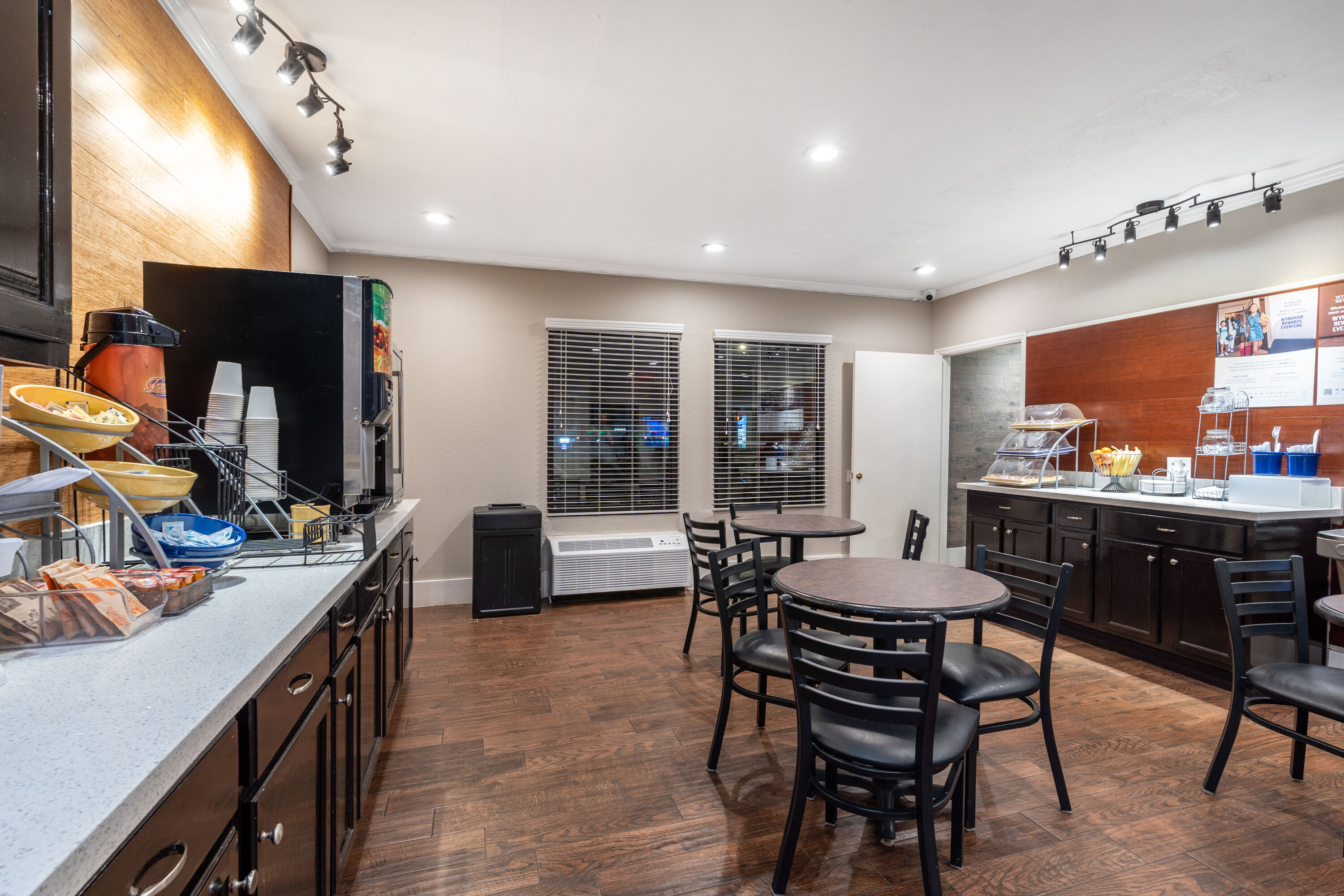 Days Inn by Wyndham Bainbridge restaurant breakfast area with seating in Bainbridge, Georgia