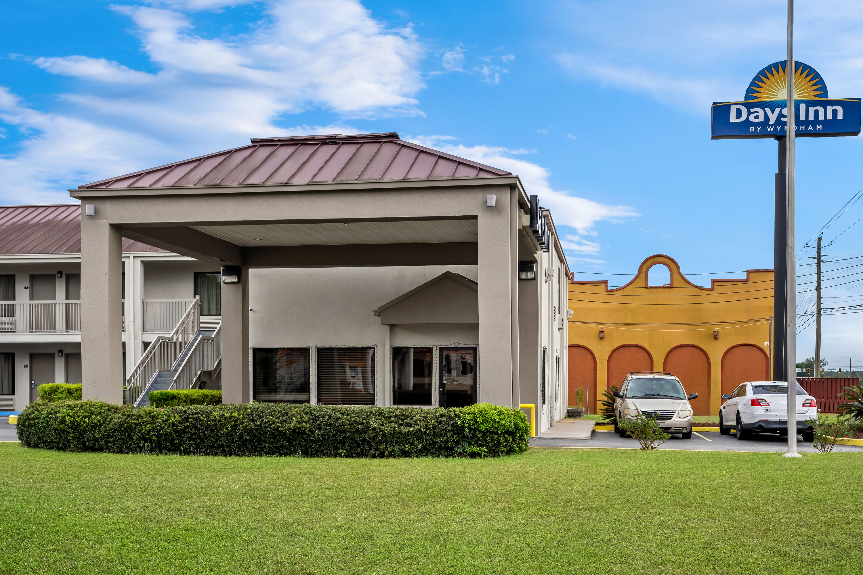 Exterior Day Image of Days Inn by Wyndham Bainbridge hotel in Bainbridge, Georgia