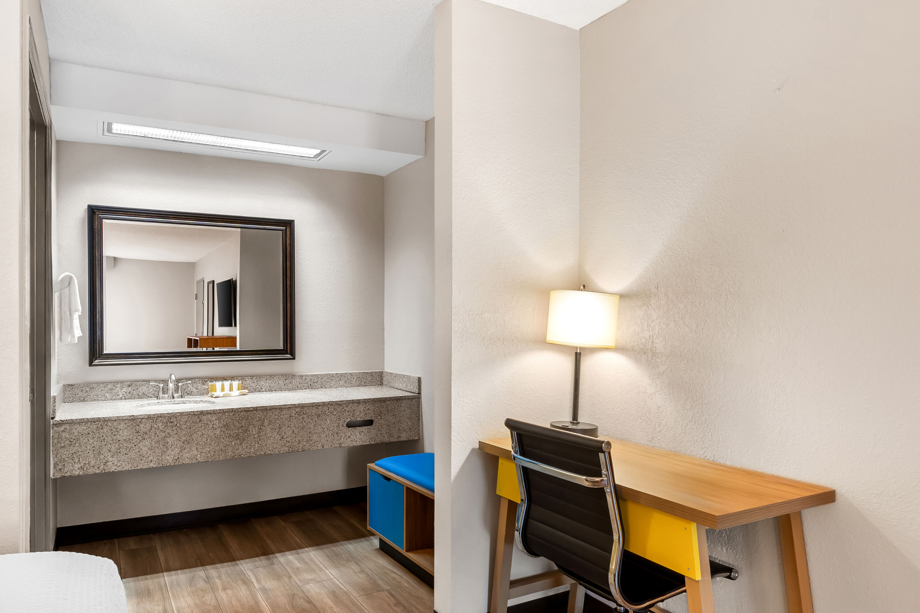 Double bed guest room at the Days Inn by Wyndham Bainbridge in Bainbridge, Georgia