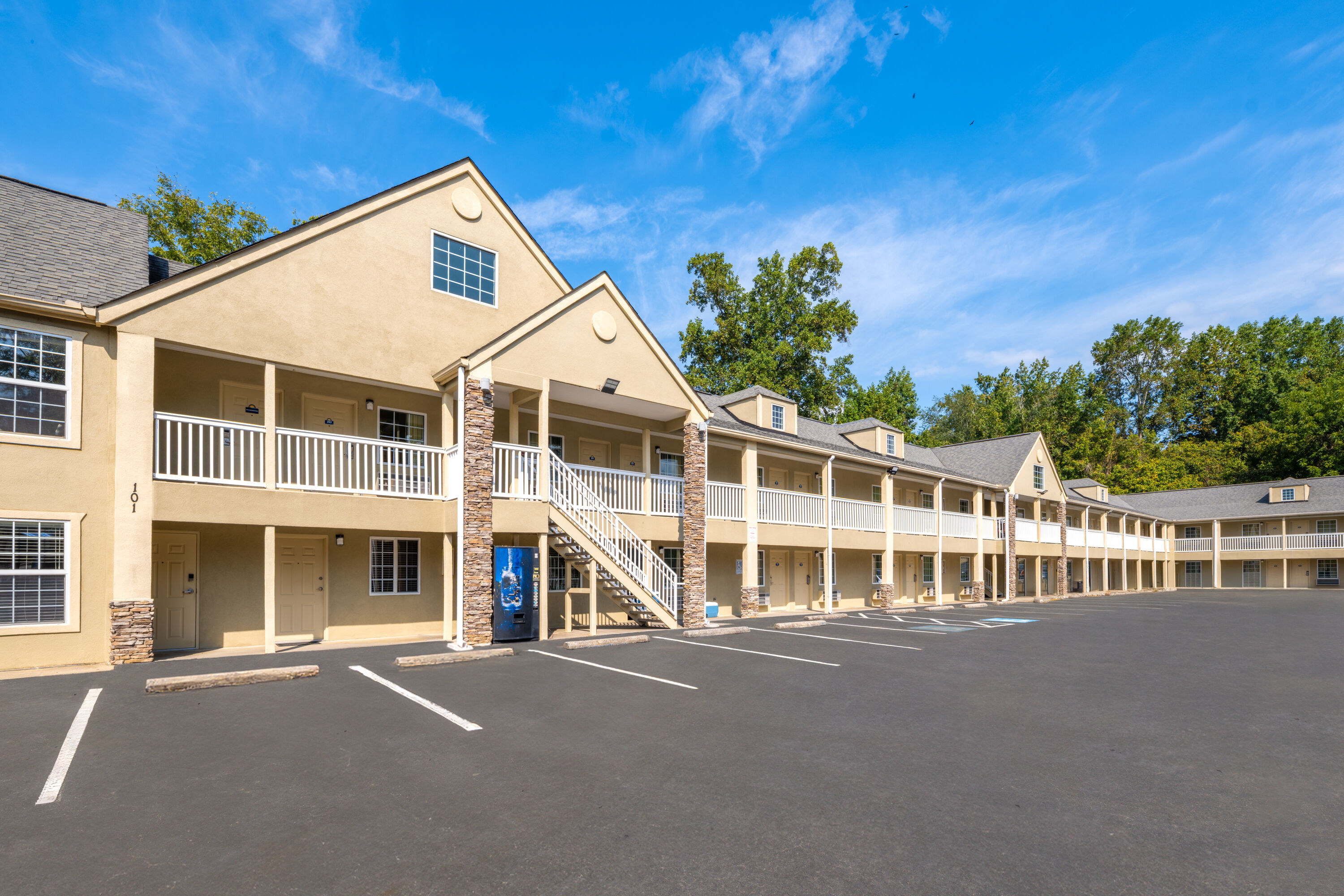 Exterior Day Image of Days Inn by Wyndham Canton hotel in Canton, Georgia