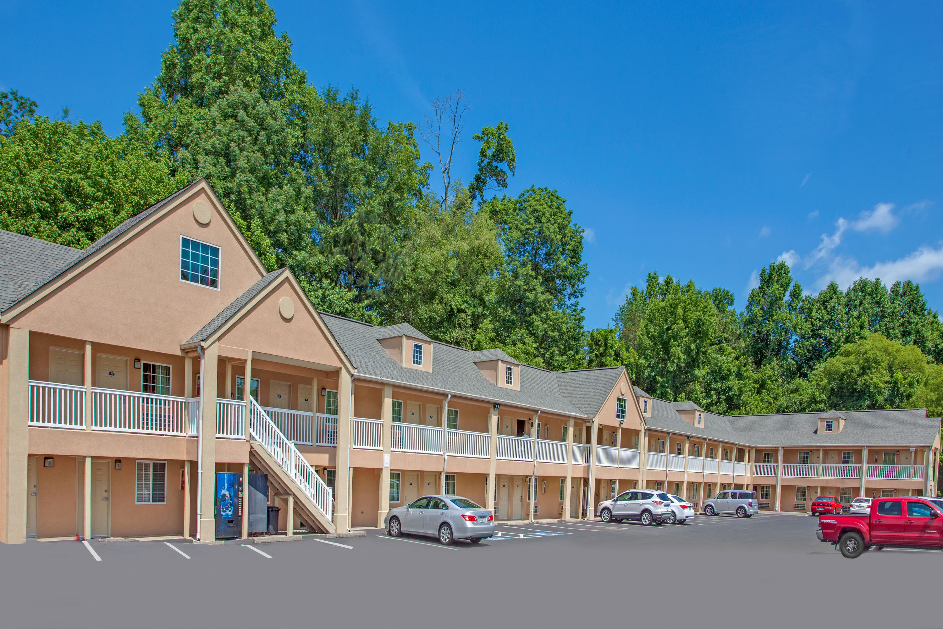 Exterior of Days Inn by Wyndham Canton hotel in Canton, Georgia