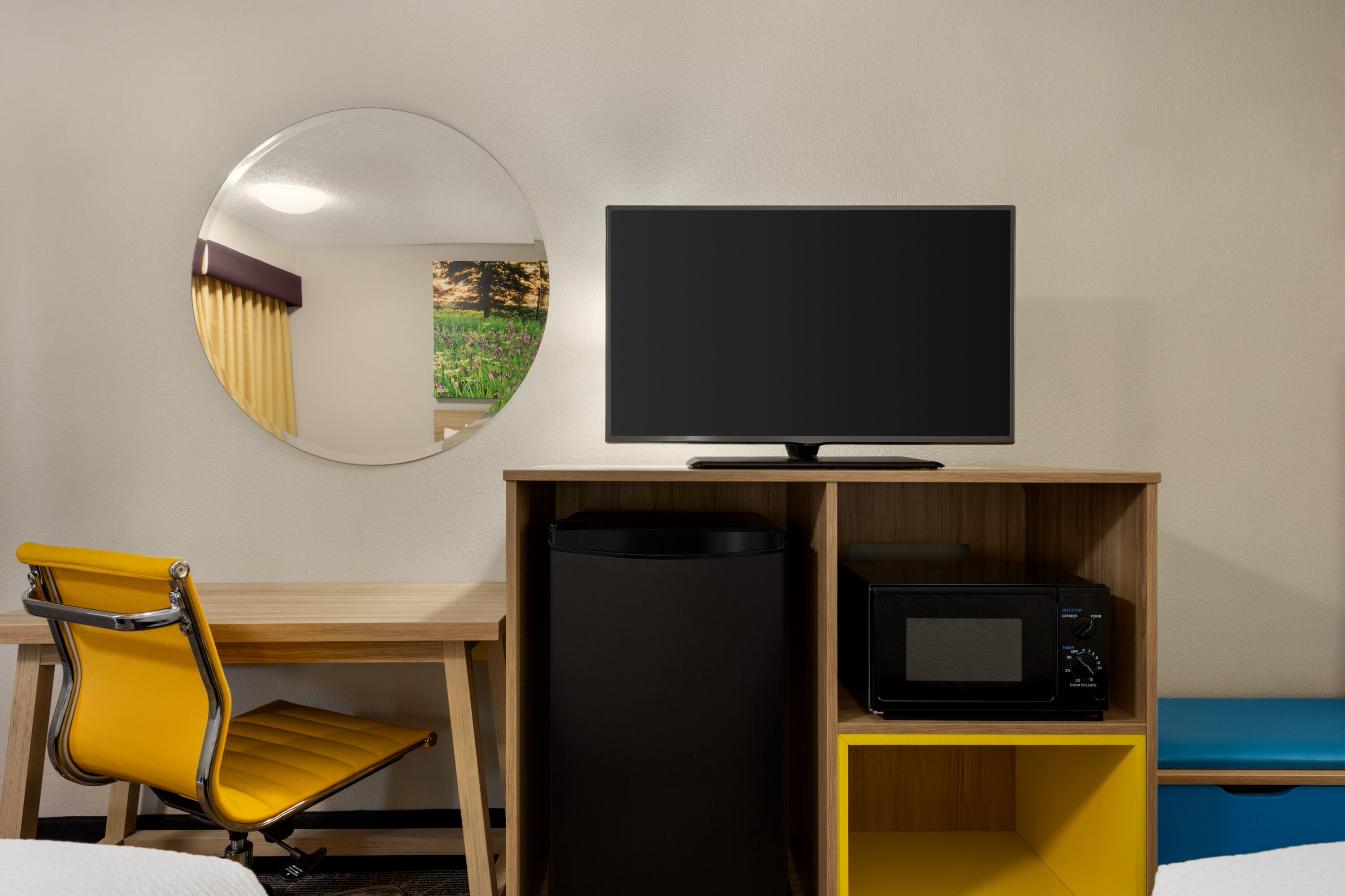 Guest room at the Days Inn by Wyndham Cartersville in Cartersville, Georgia
