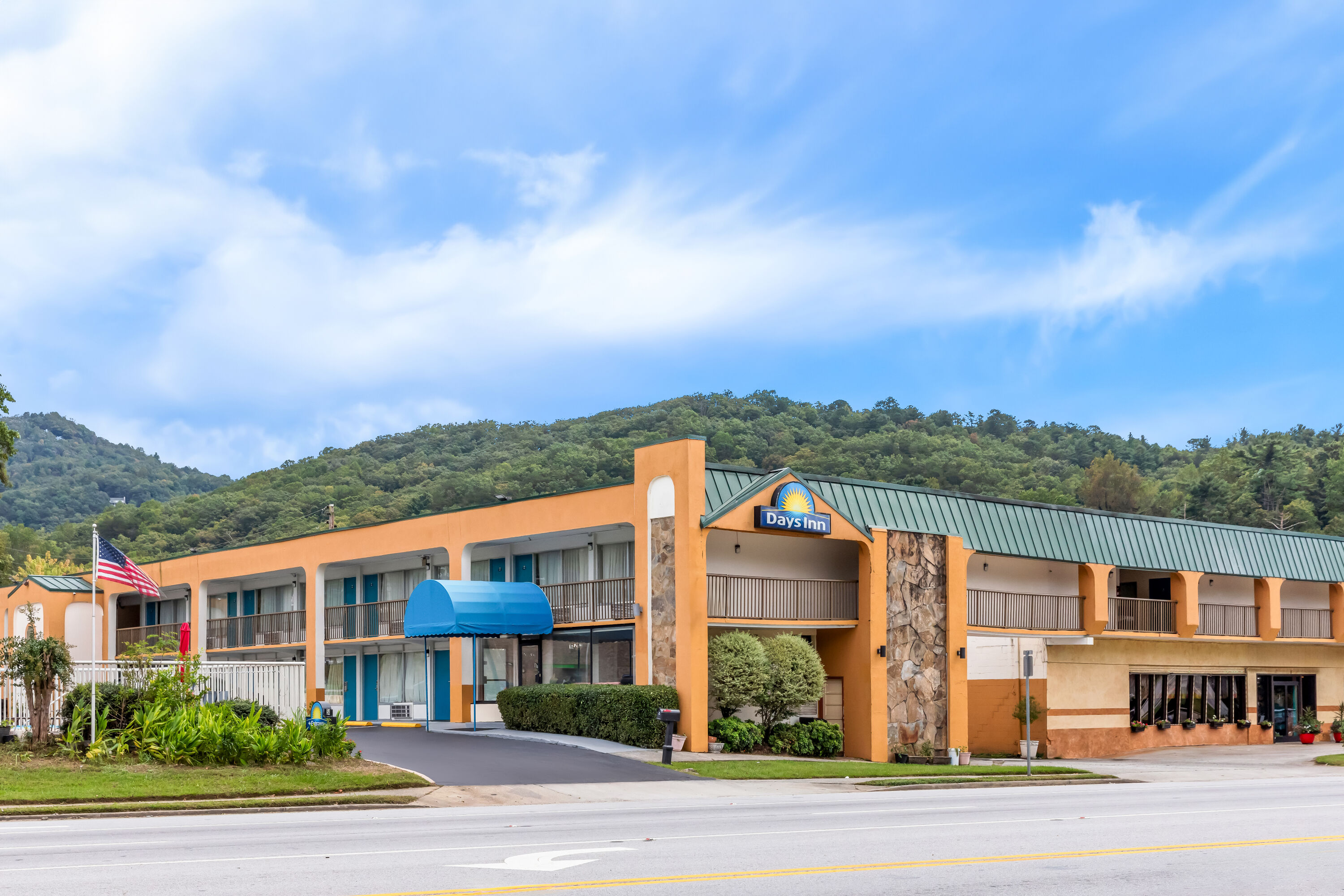 Exterior of Days Inn by Wyndham Clayton hotel in Clayton, Georgia