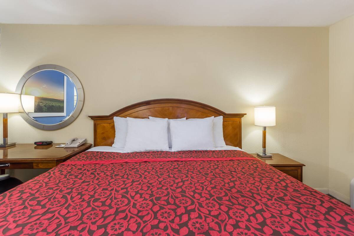 Days Inn By Wyndham College Park Airport Best Road www.wyndhamhotels.com