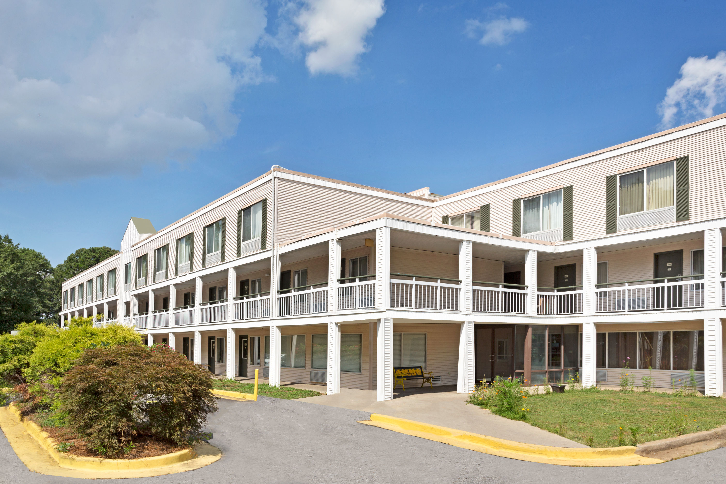 Days Inn And Suites By Wyndham College Parkatlantaairport W College 