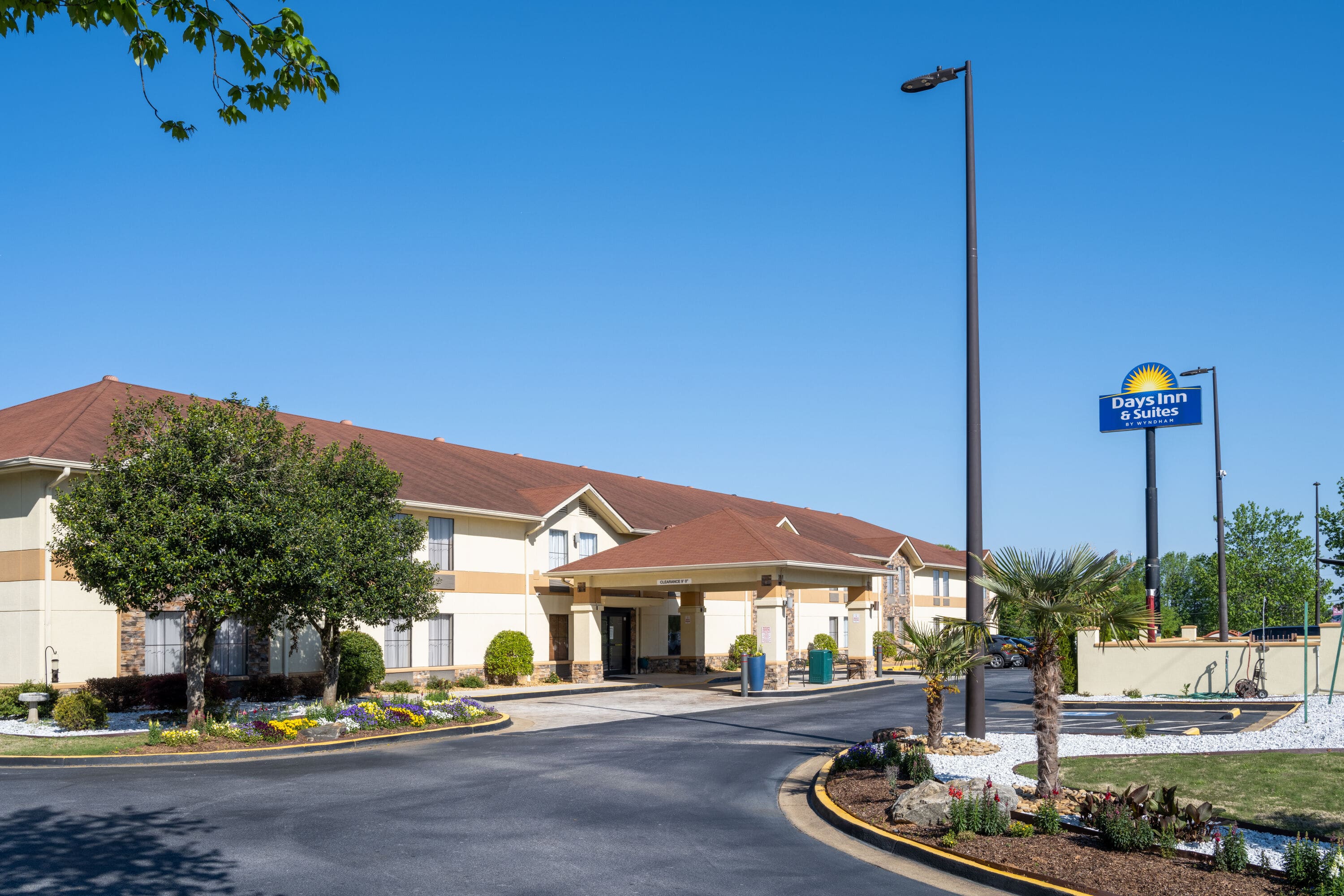Days Inn & Suites by Wyndham Commerce Commerce, GA Hotels