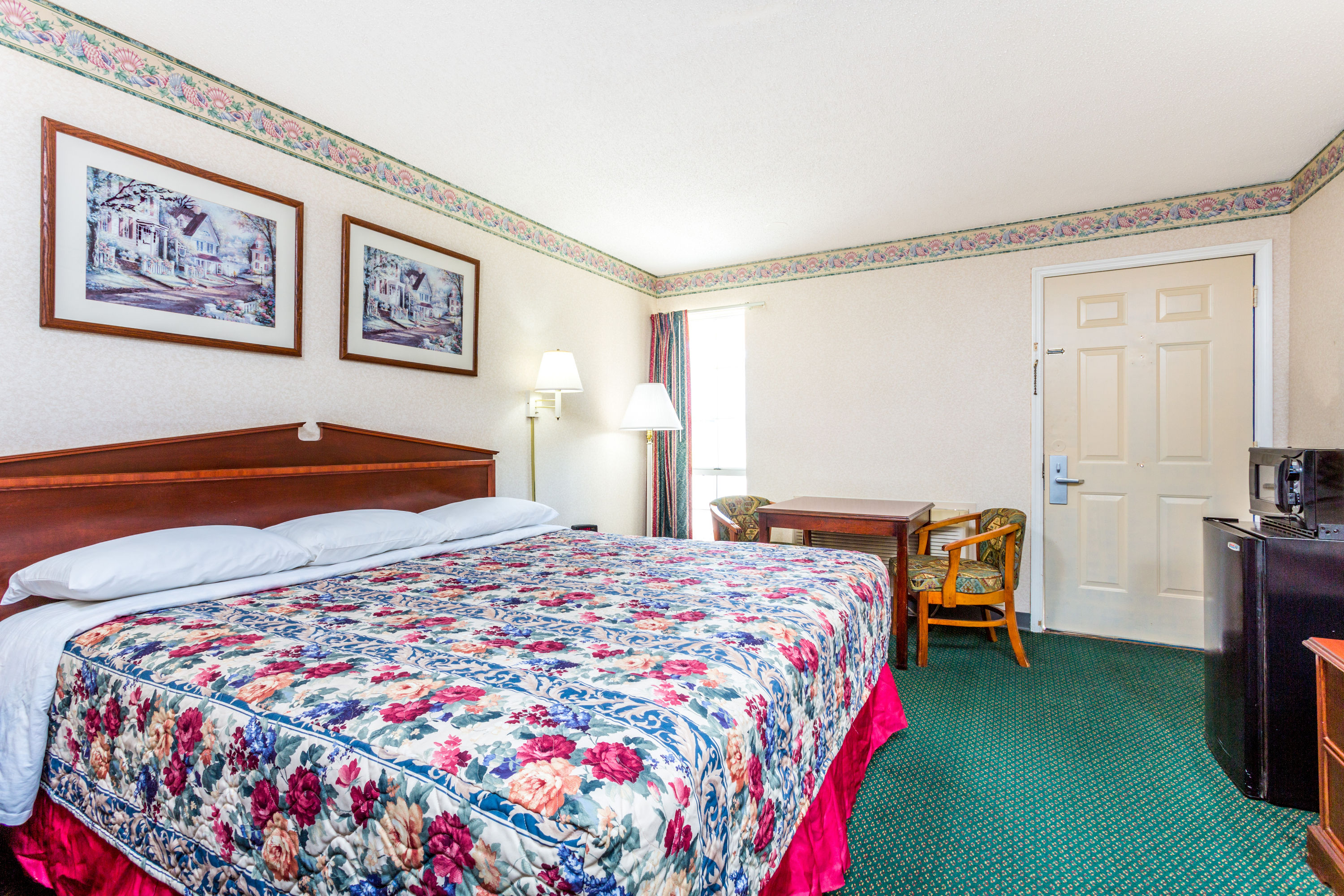 Guest room at the Days Inn by Wyndham Cornelia in Cornelia, Georgia