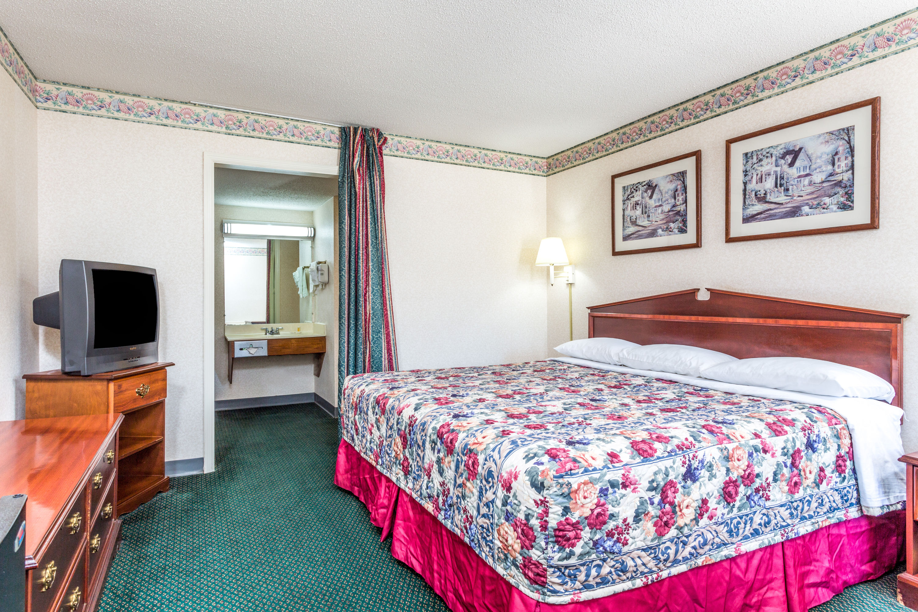 Guest room at the Days Inn by Wyndham Cornelia in Cornelia, Georgia