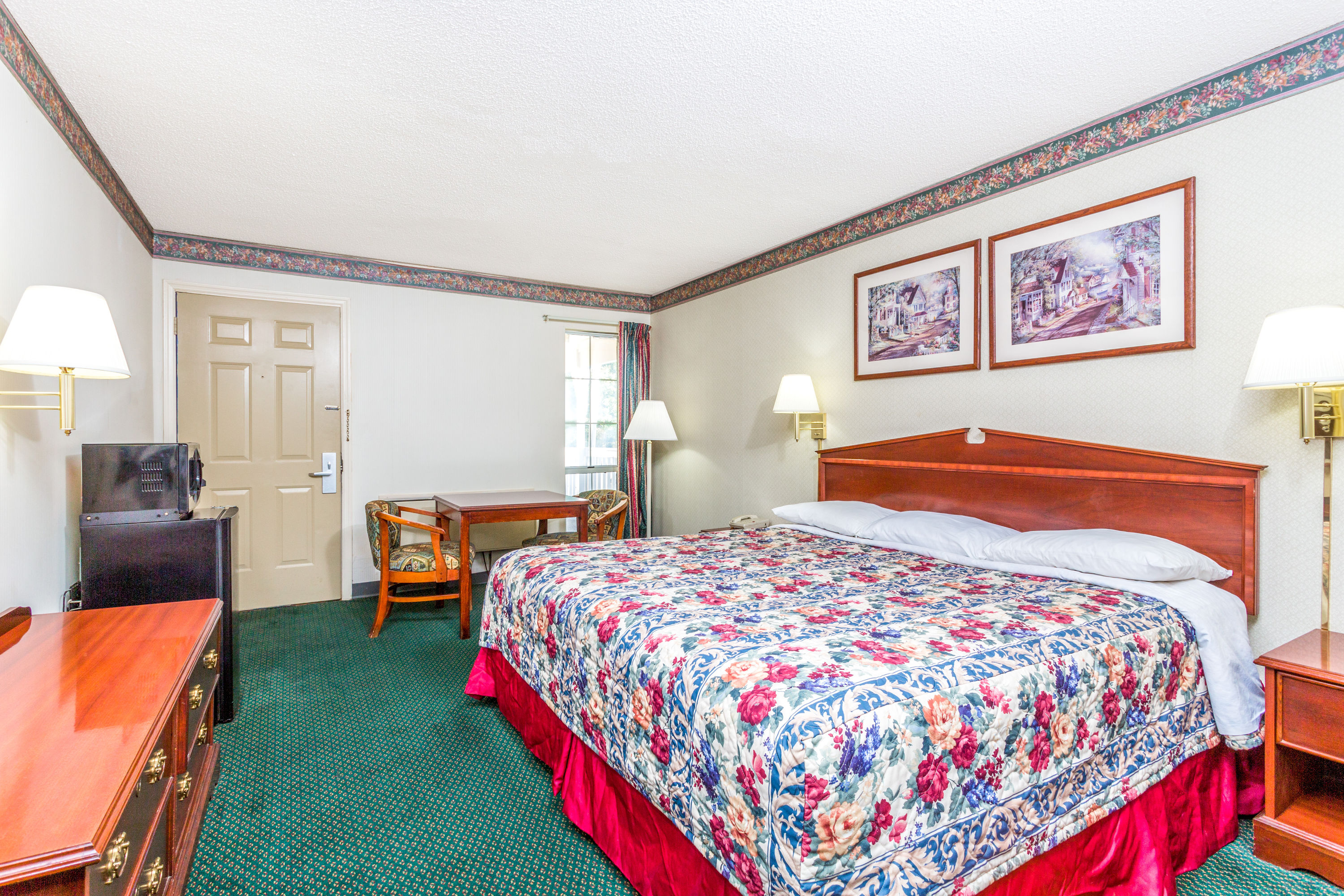 Guest room at the Days Inn by Wyndham Cornelia in Cornelia, Georgia