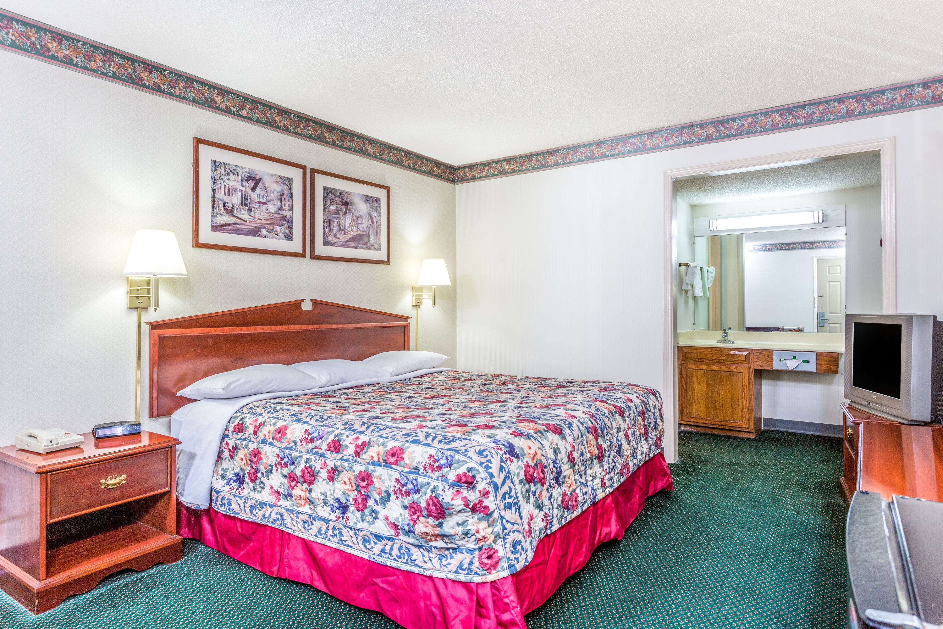 Guest room at the Days Inn by Wyndham Cornelia in Cornelia, Georgia