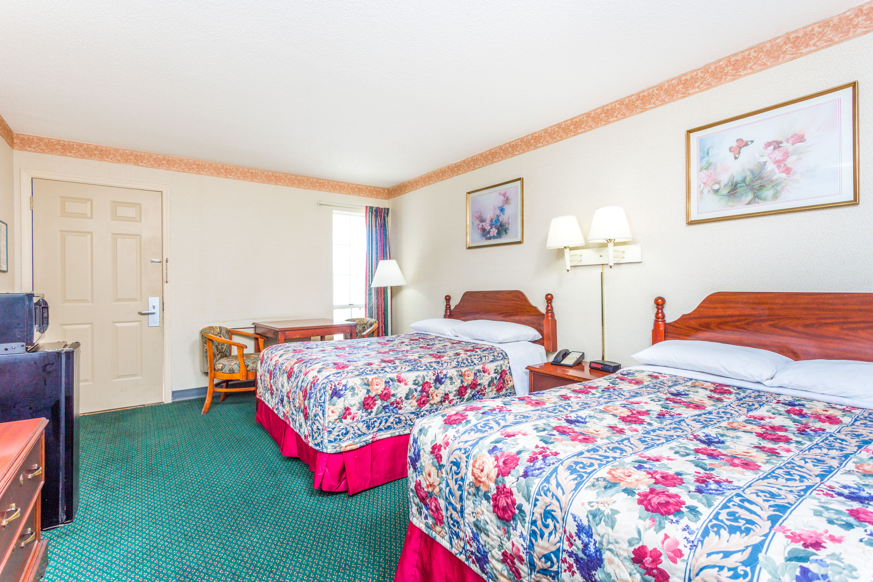 Guest room at the Days Inn by Wyndham Cornelia in Cornelia, Georgia