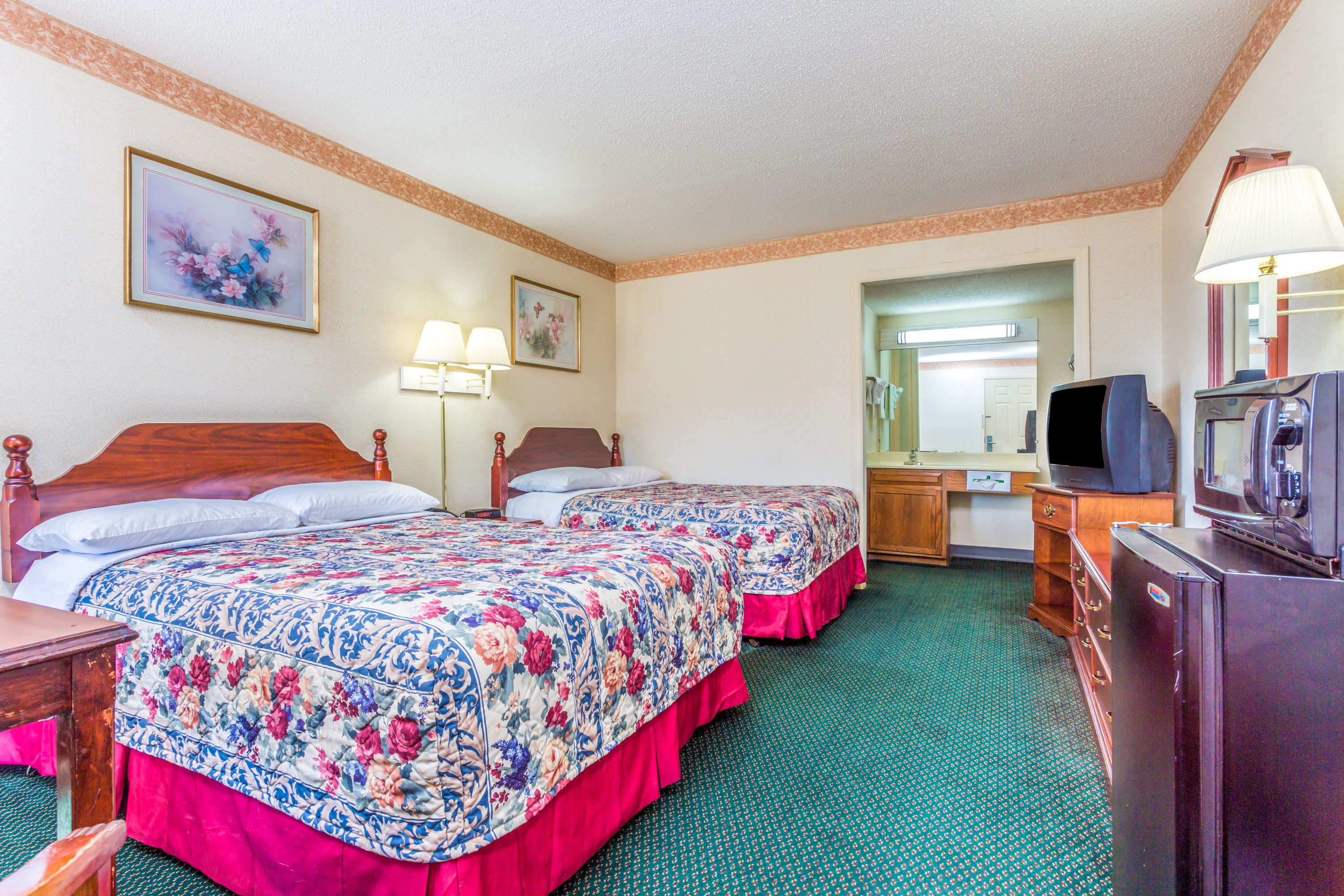 Guest room at the Days Inn by Wyndham Cornelia in Cornelia, Georgia