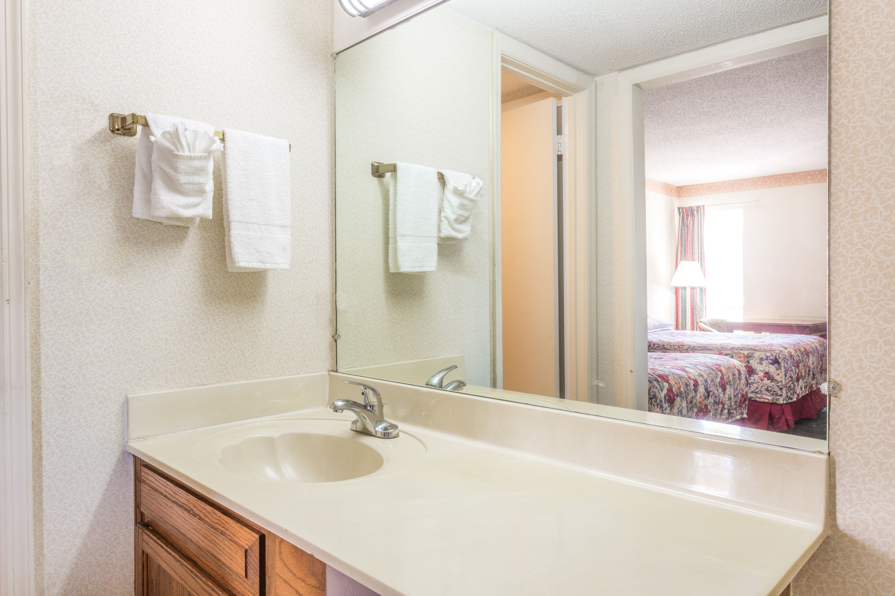 Guest room at the Days Inn by Wyndham Cornelia in Cornelia, Georgia