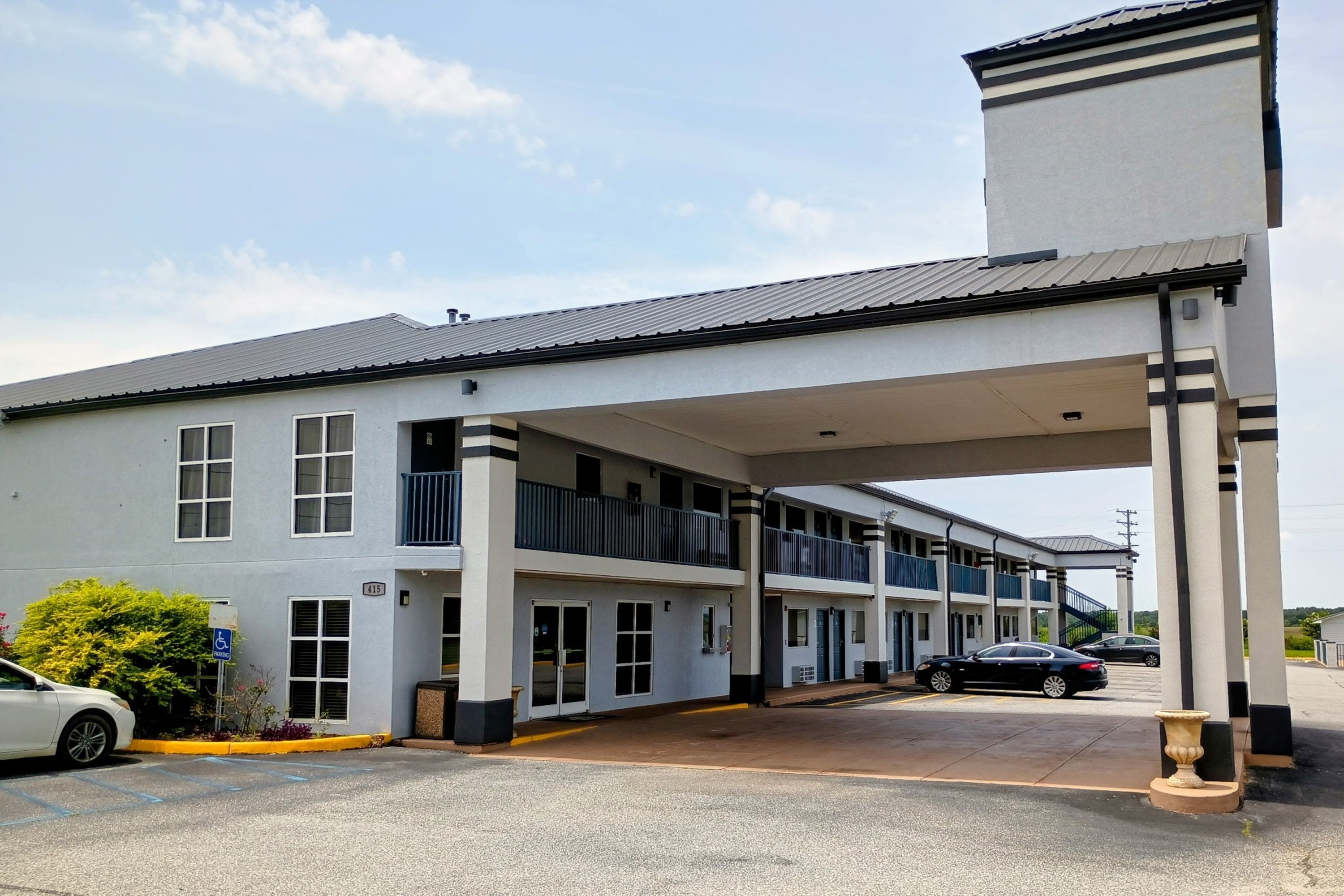 Exterior of Days Inn by Wyndham Donalsonville hotel in Donalsonville, Georgia