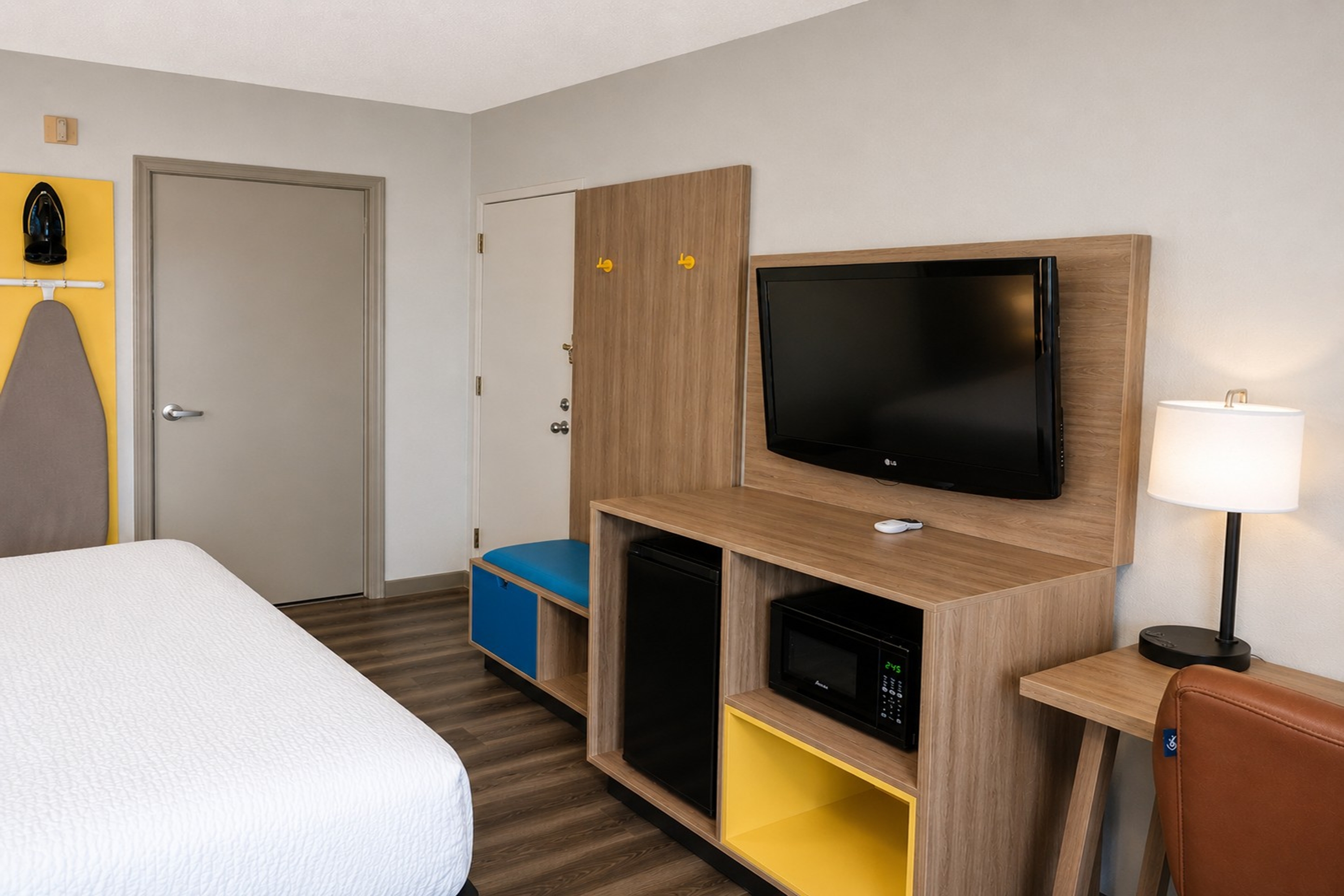 Guest room at the Days Inn by Wyndham Donalsonville in Donalsonville, Georgia