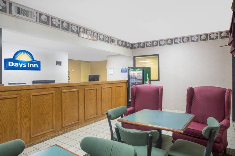 Days Inn Dublin Ga Hotels 31021 Days Inn Dublin Ga Hotel Lobby In Georgia