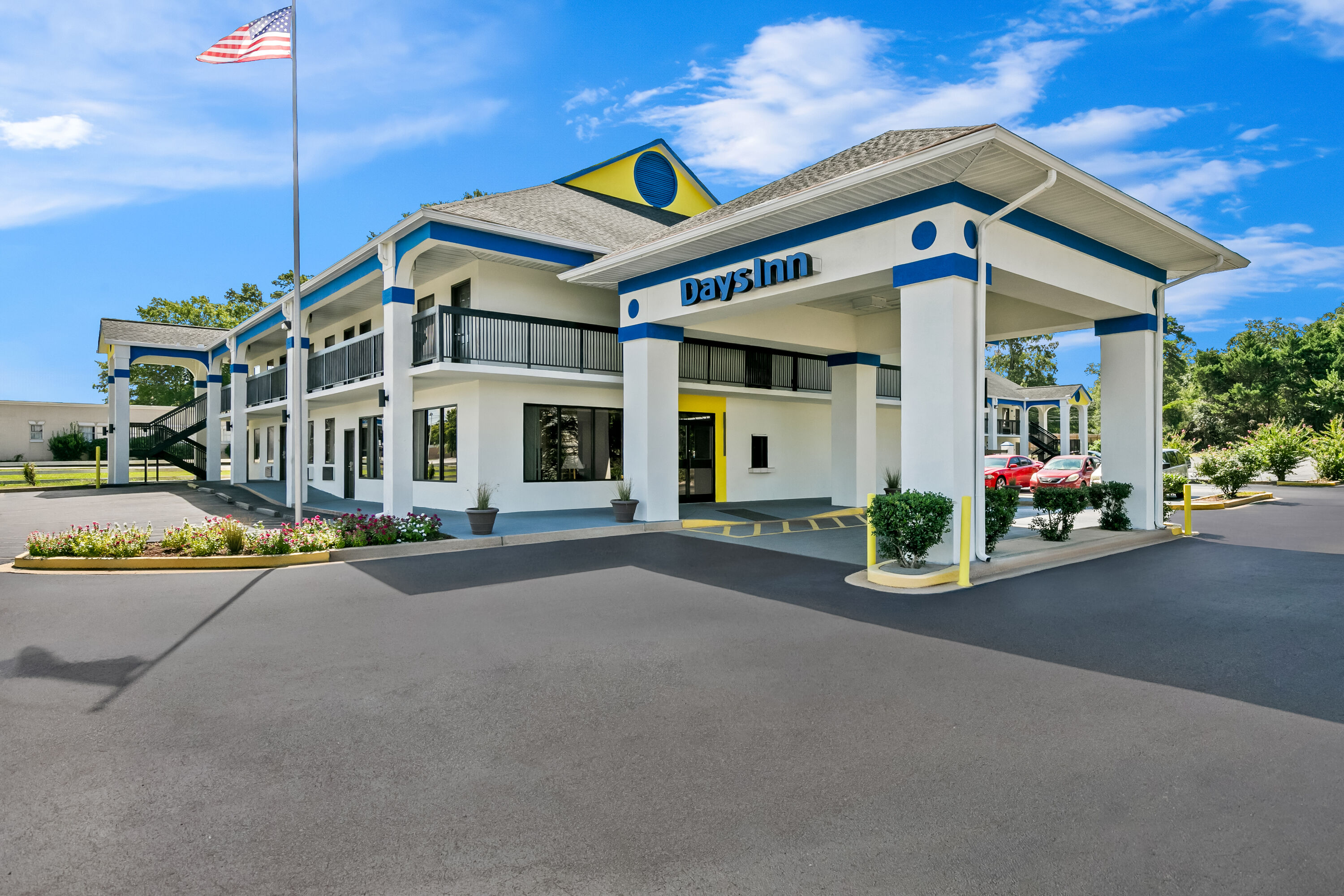 Exterior Day Image of Days Inn by Wyndham Elberton hotel in Elberton, Georgia