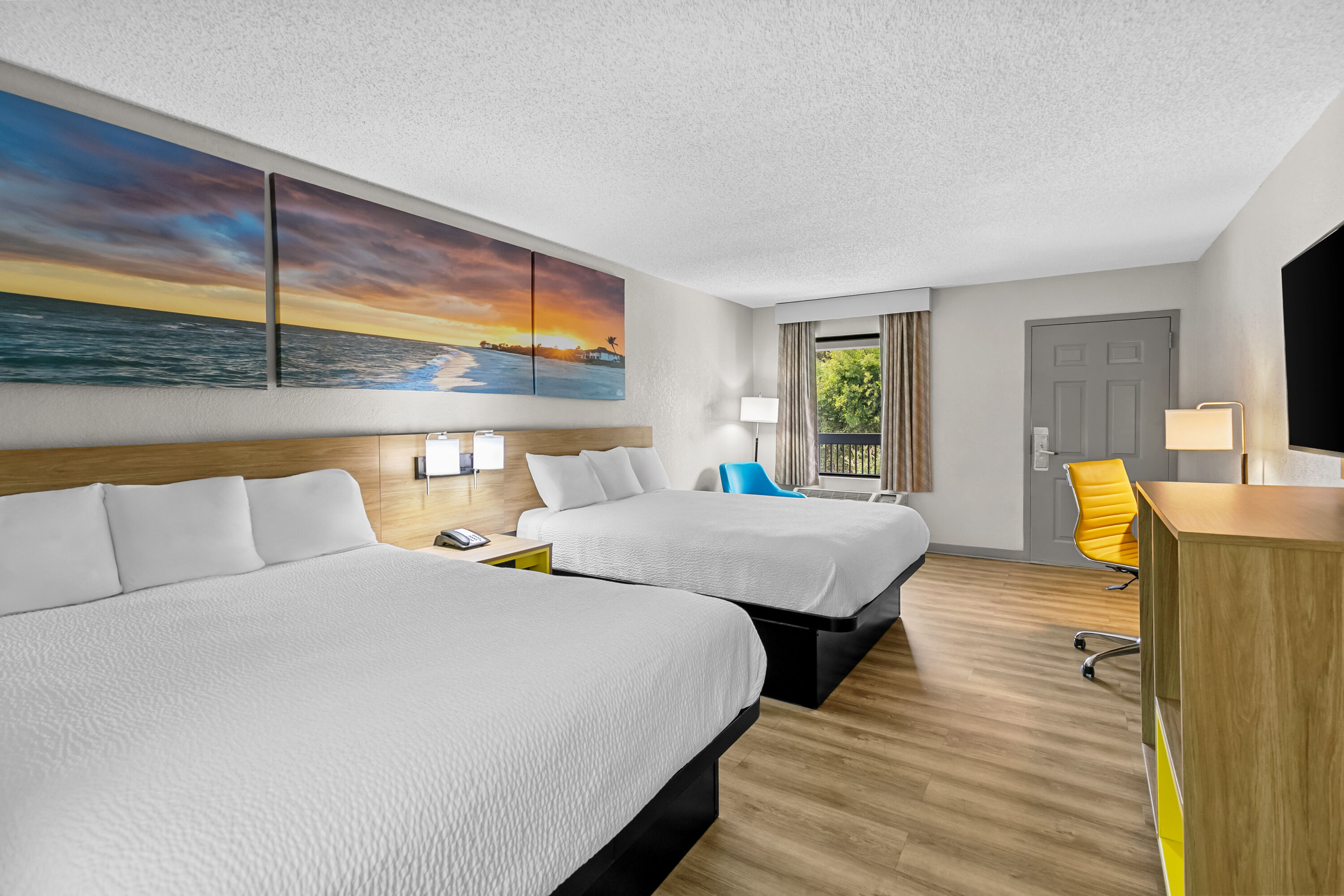 Double bed guest room at the Days Inn by Wyndham Elberton in Elberton, Georgia