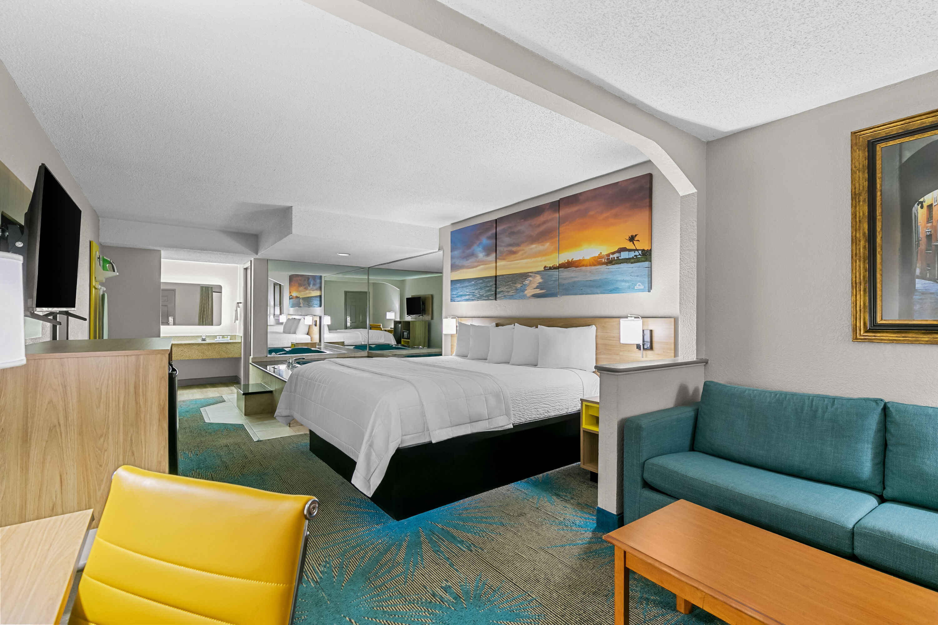 King bed guest room at the Days Inn by Wyndham Elberton in Elberton, Georgia