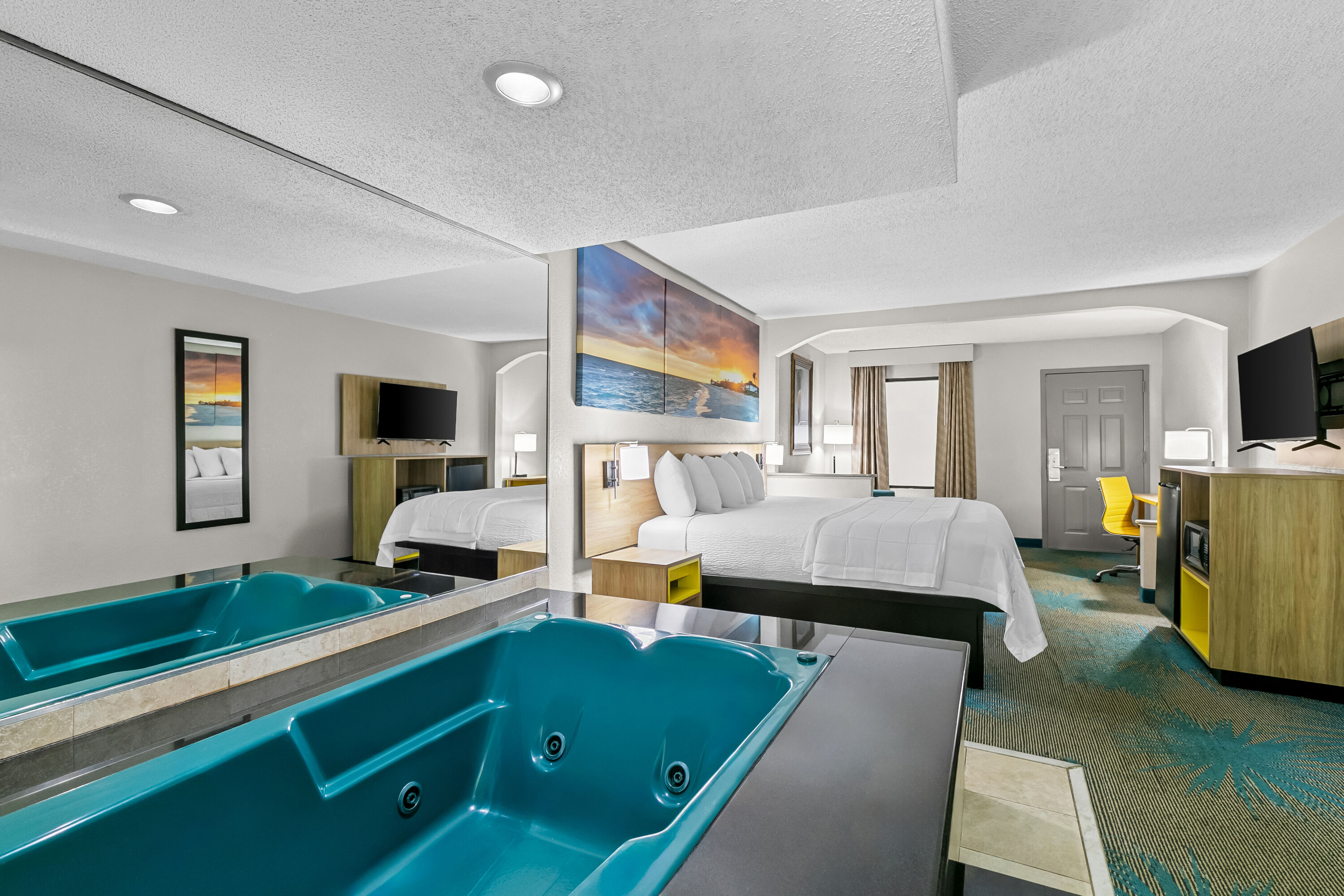 King bed guest room at the Days Inn by Wyndham Elberton in Elberton, Georgia