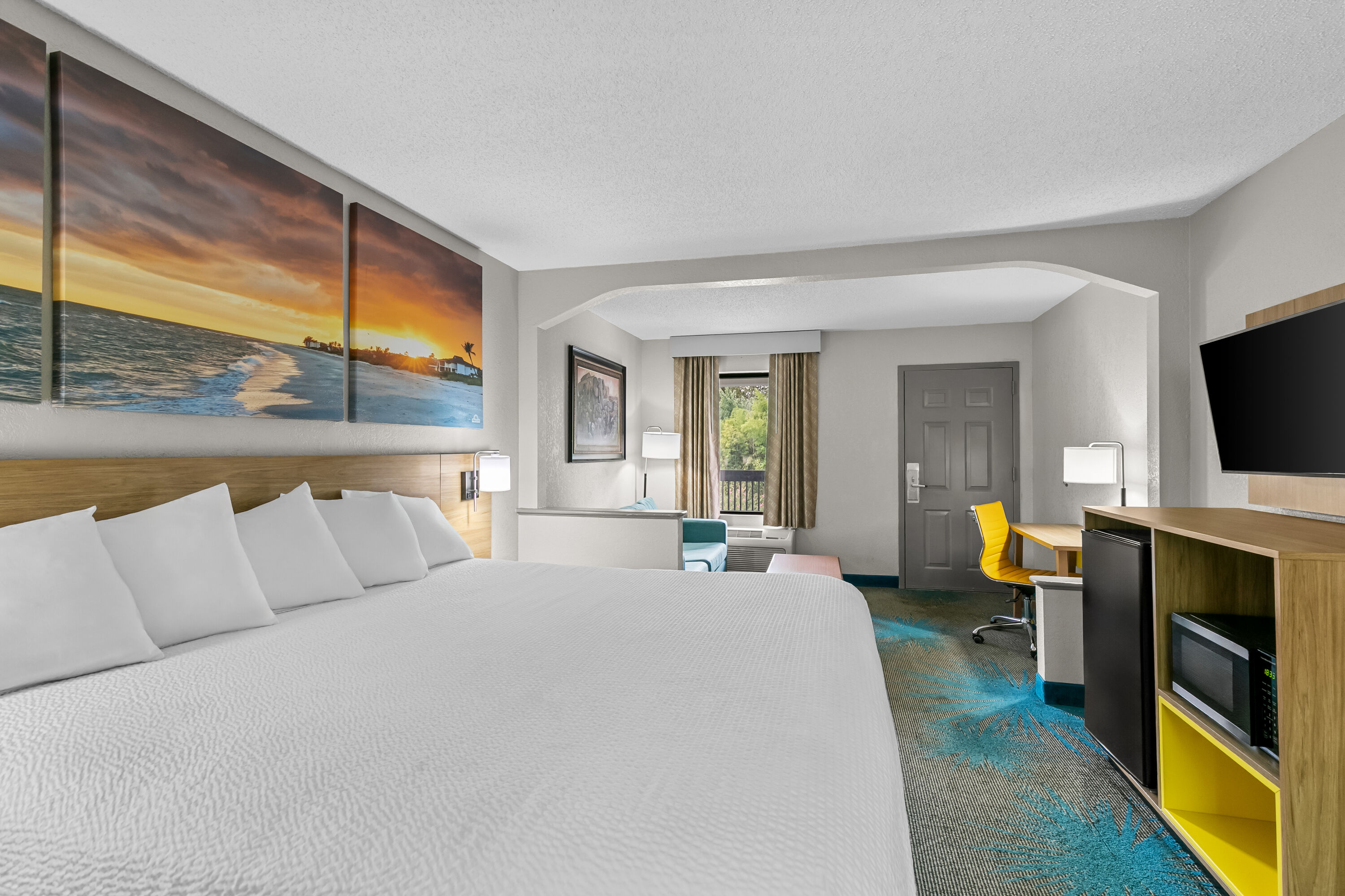 Days Inn by Wyndham Elberton suite in Elberton, Georgia